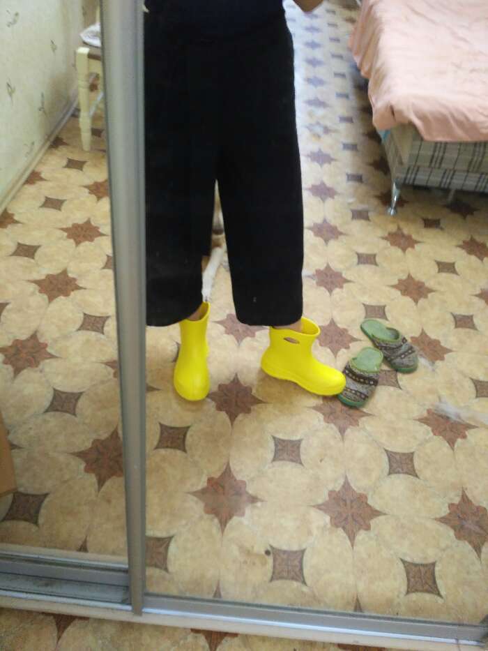Фотография покупателя товара Сапоги женские, цвет жёлтый, размер 38/39 - Фото 2