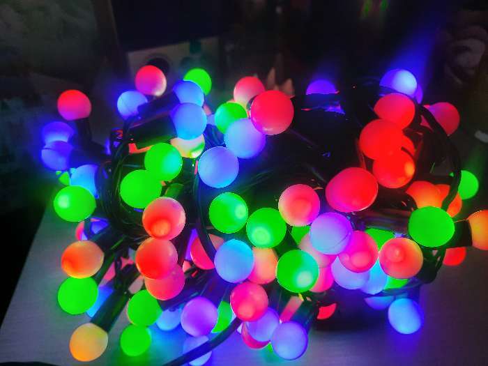Фотография покупателя товара Гирлянда «Нить» 20 м с насадками «Шарики 1.5 см», IP44, тёмная нить, 200 LED, свечение бело-синее, мигание, 220 В, УЦЕНКА - Фото 22