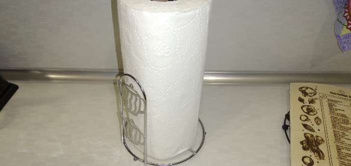 Фотография покупателя товара Подставка под бумажные полотенца Доляна «Чайнички», 13,7×13,7×26,3 см, цвет хром