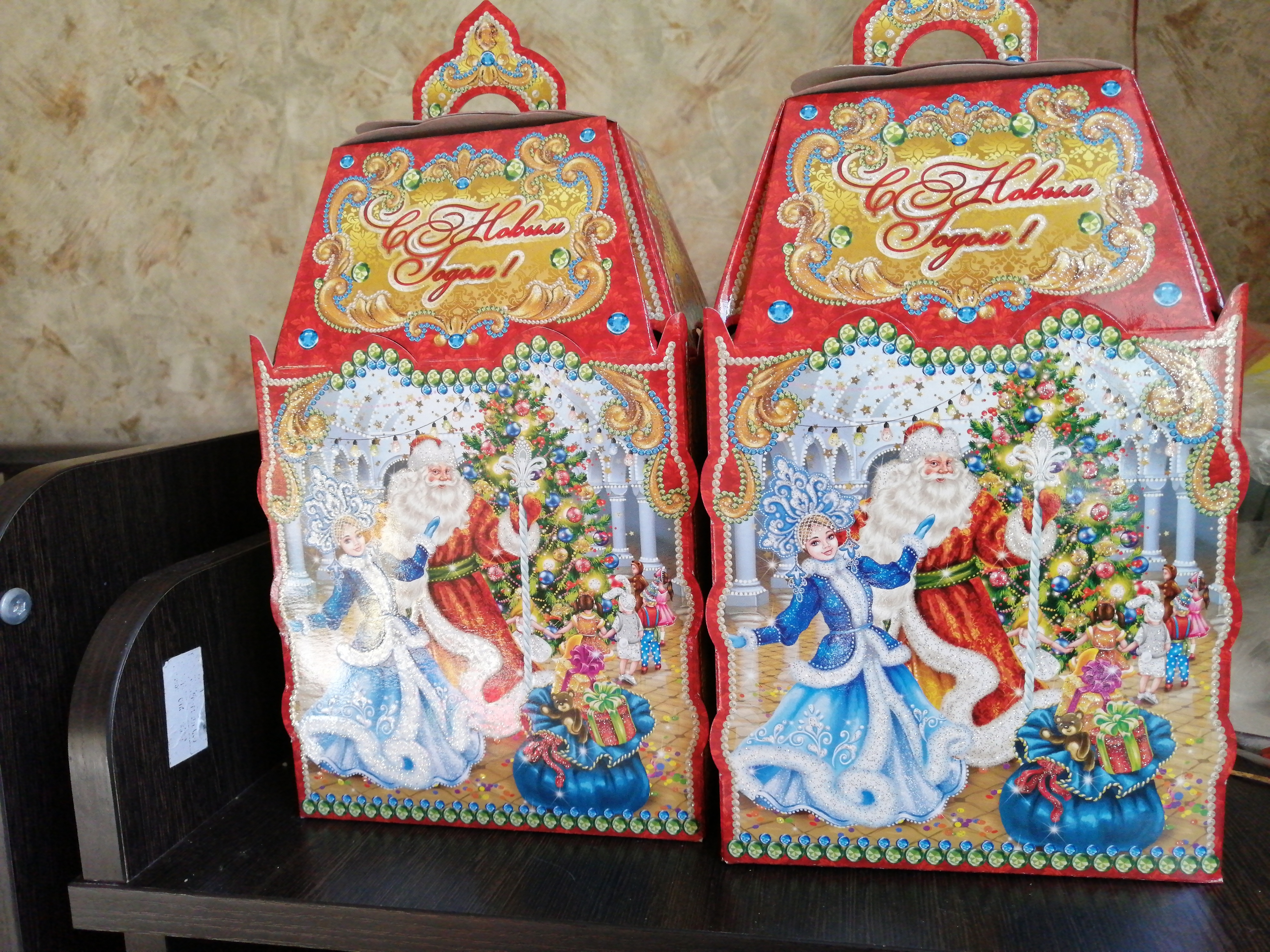 Фотография покупателя товара Коробка подарочная "Дед Мороз", замок малый, 14,6 х 8,2 х 32 см - Фото 1