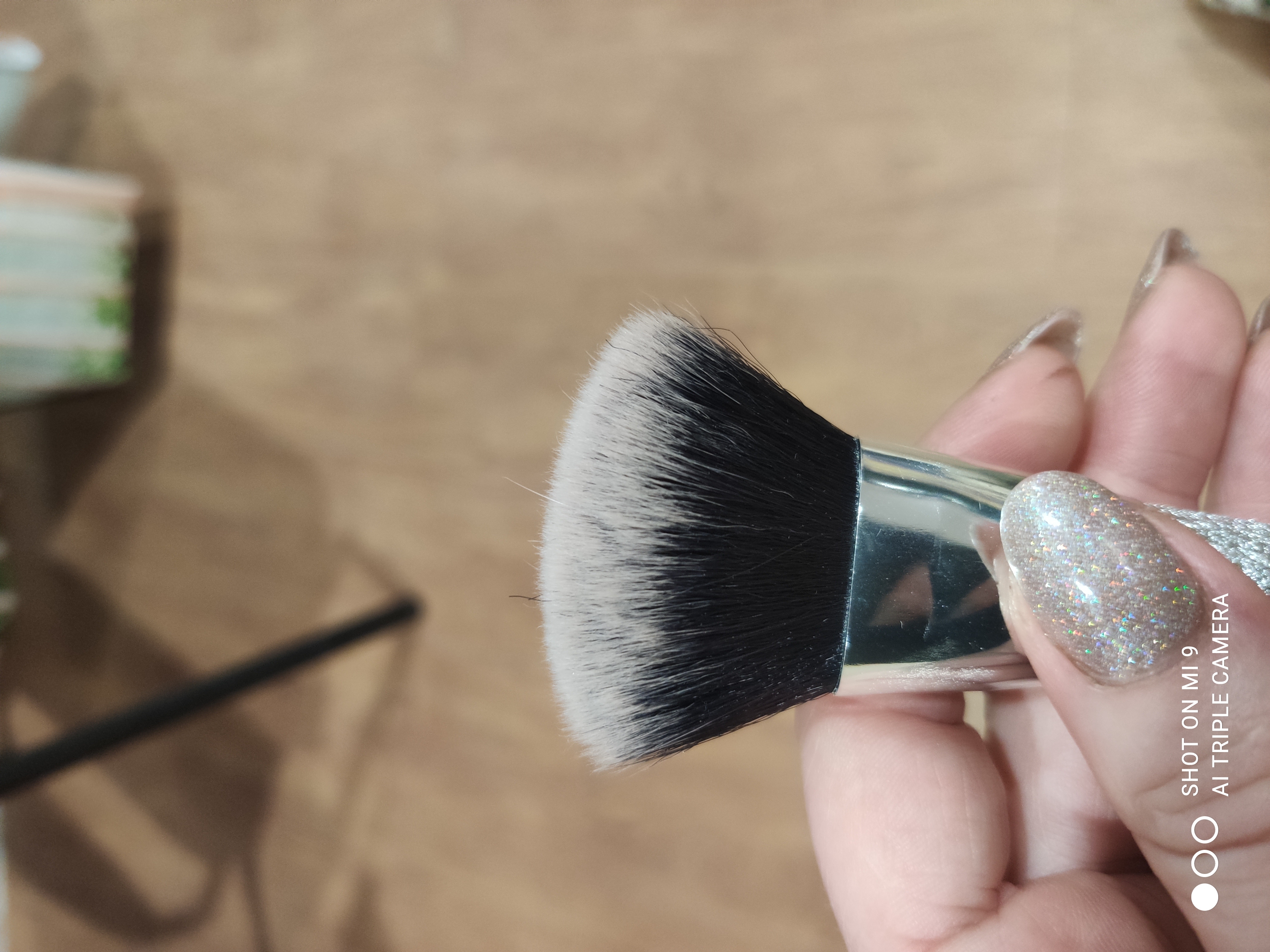 Фотография покупателя товара Кисть для макияжа «SHINE», 20 см, цвет серебристый - Фото 3