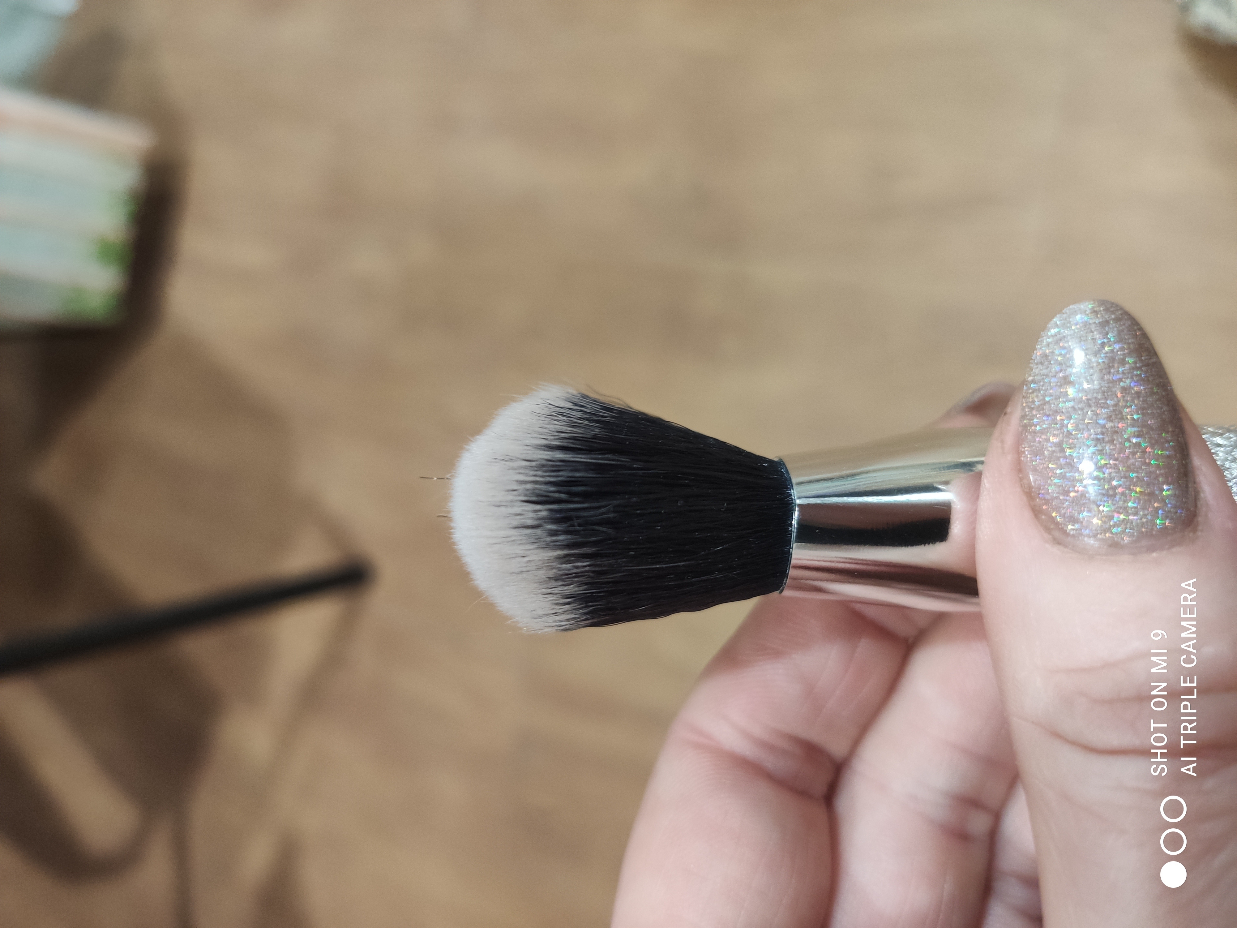 Фотография покупателя товара Кисть для макияжа «SHINE», 20 см, цвет серебристый - Фото 2