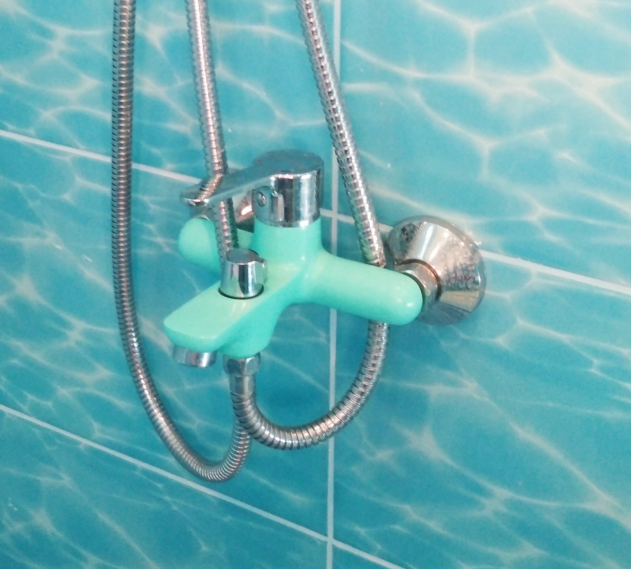 Фотография покупателя товара Cмеситель для ванны Accoona A6367M, однорычажный, с боковым дивертором, силумин - Фото 1