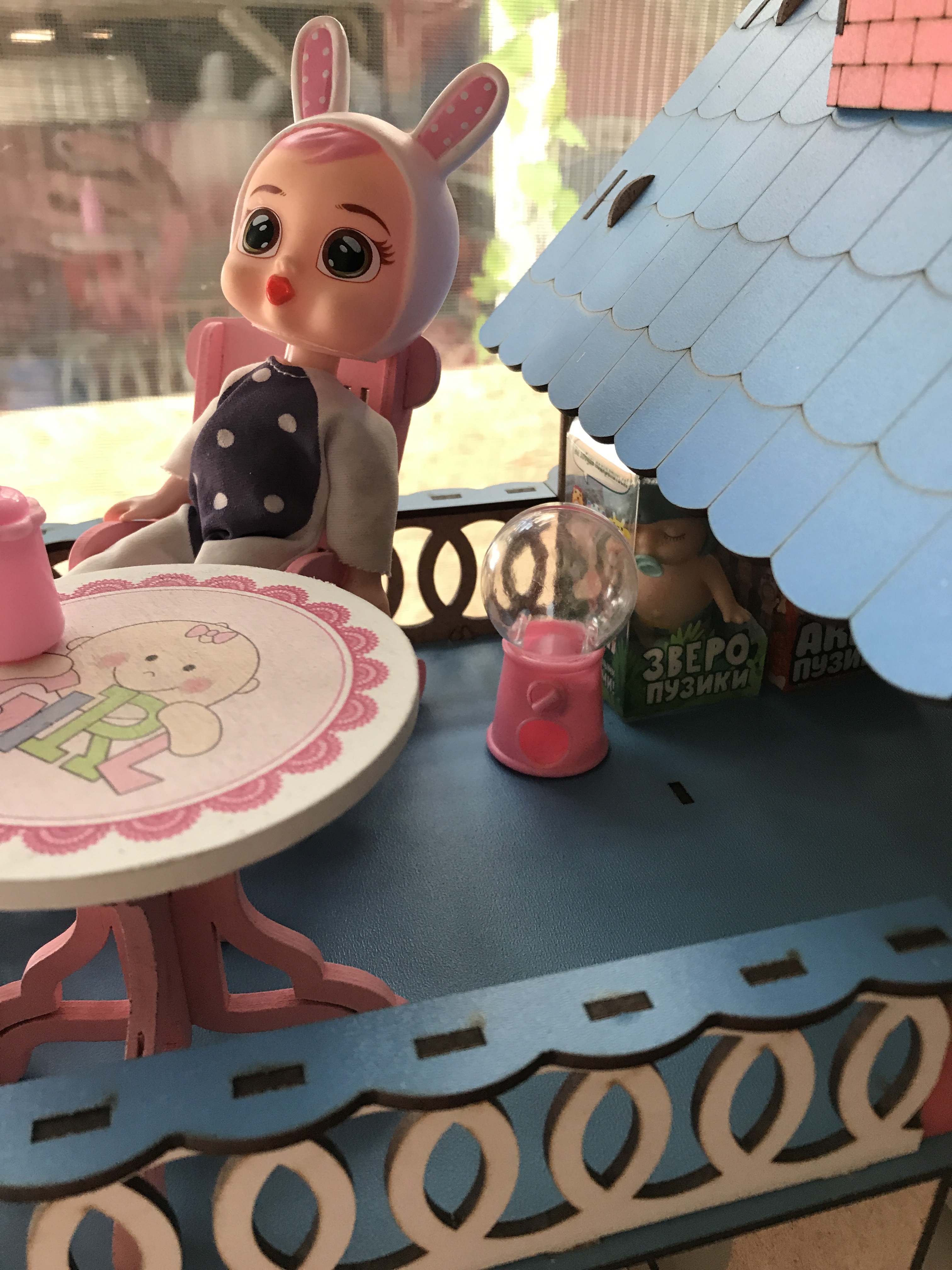 Фотография покупателя товара Миниатюра кукольная «Аппарат для жвачек» размер: 5×5×7 см - Фото 1