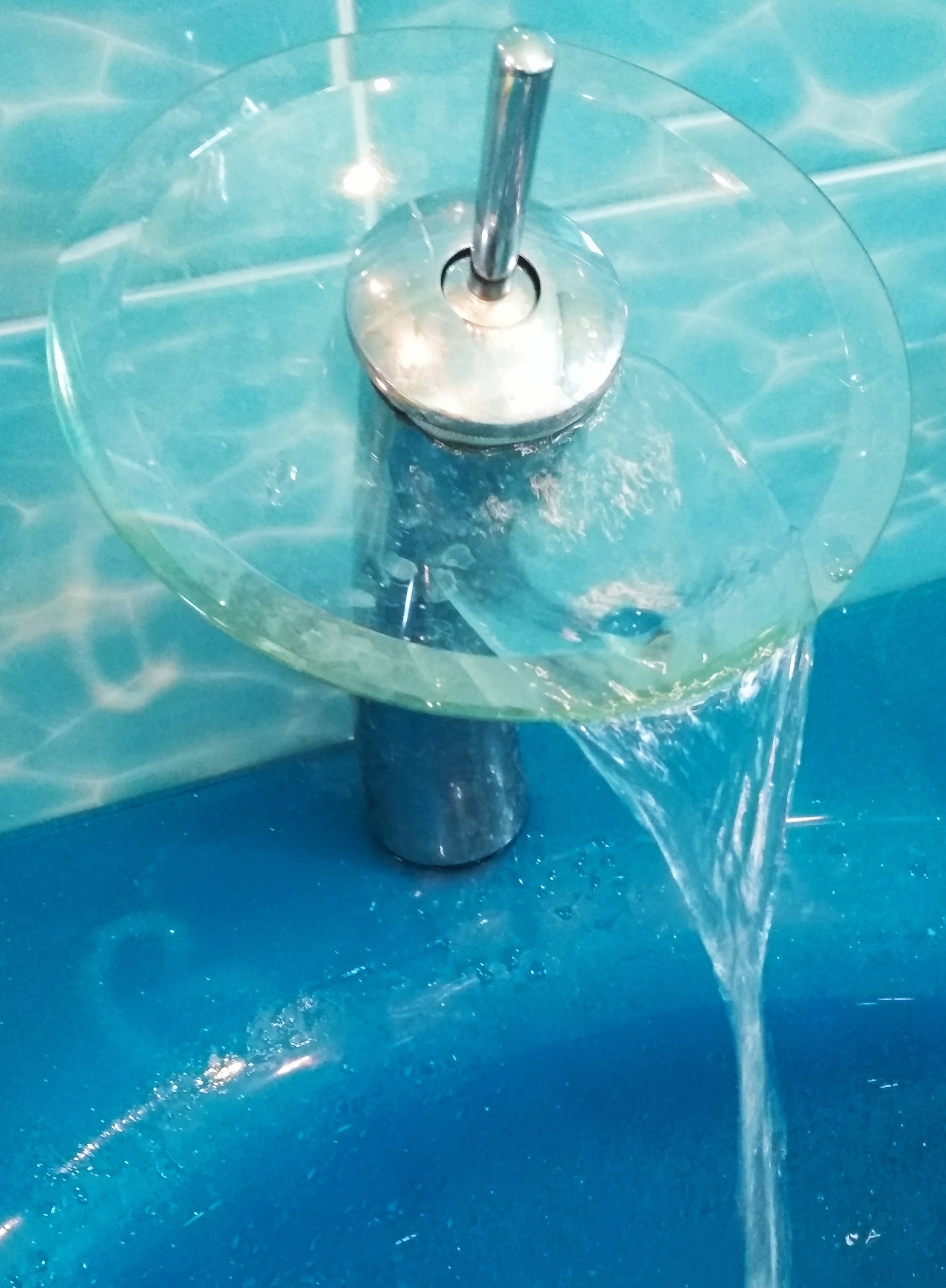 Фотография покупателя товара Смеситель для раковины Accoona A9190, однорычажный, водопад, стекло, хром - Фото 2