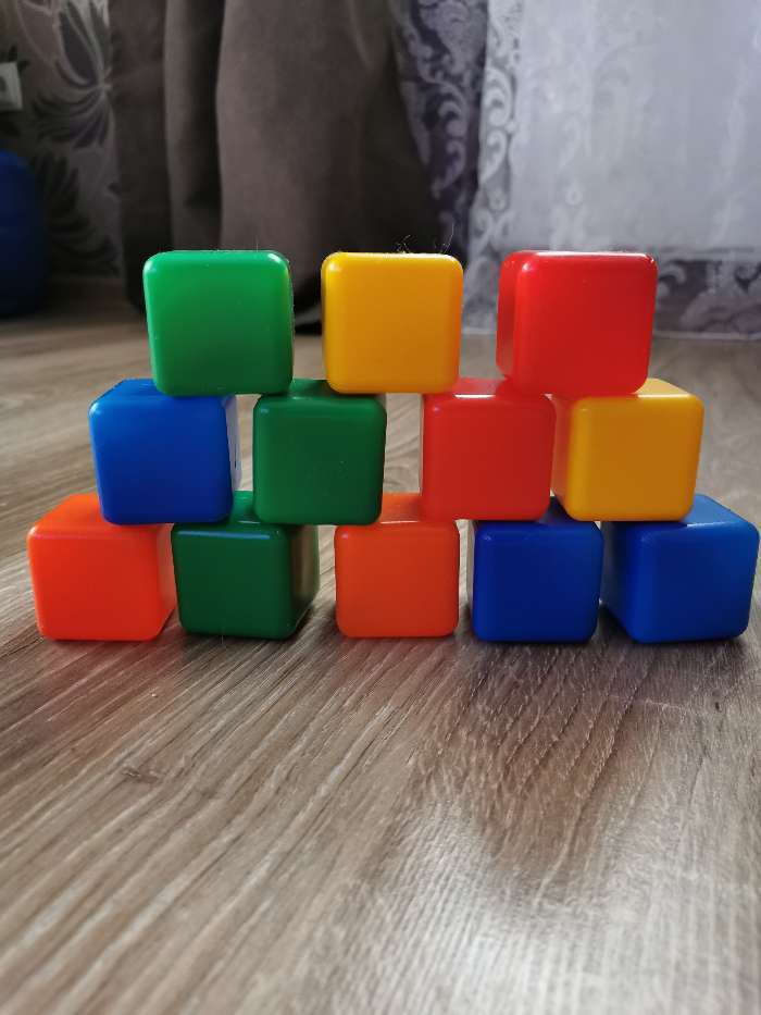 Фотография покупателя товара Набор цветных кубиков, 12 штук, 4 х 4 см - Фото 5