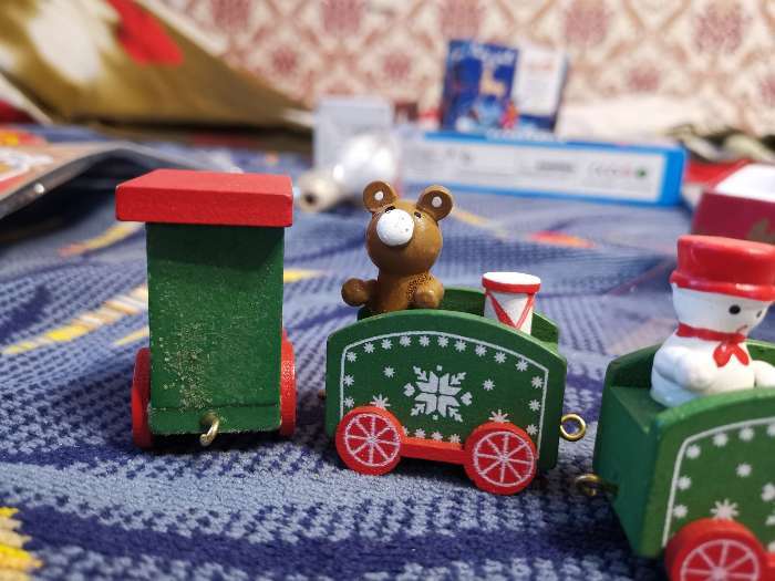 Фотография покупателя товара Сувенир «Новогодний поезд», 19 см, цвет зелёный - Фото 1
