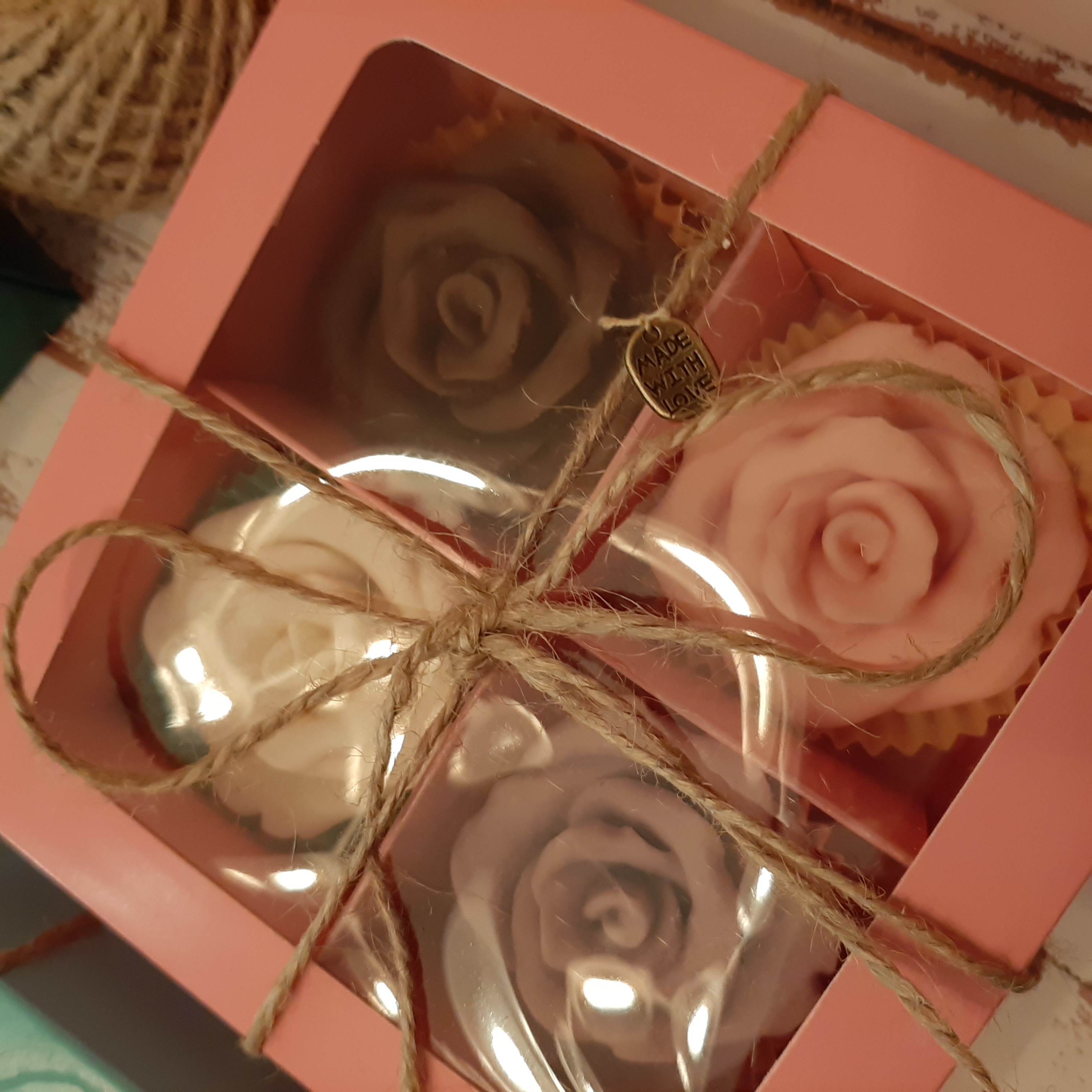 Фотография покупателя товара Коробка для конфет 4 шт, с окном, белая 12,5 х 12,5 х 3,5 см - Фото 23