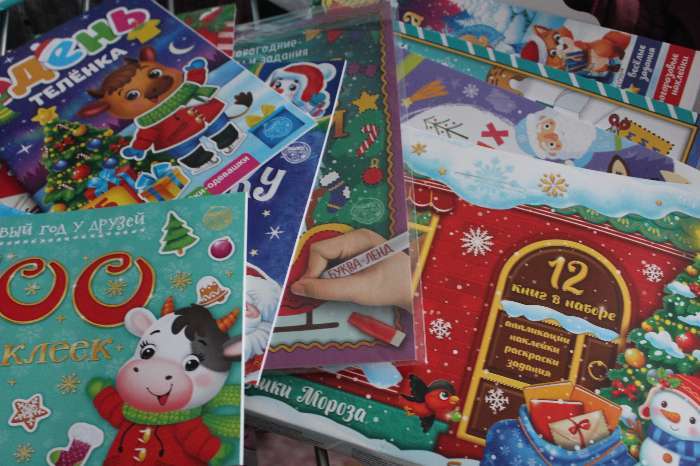 Фотография покупателя товара Новогодний набор «Буква-Ленд», 12 книг в подарочной коробке + 2 подарка - Фото 434