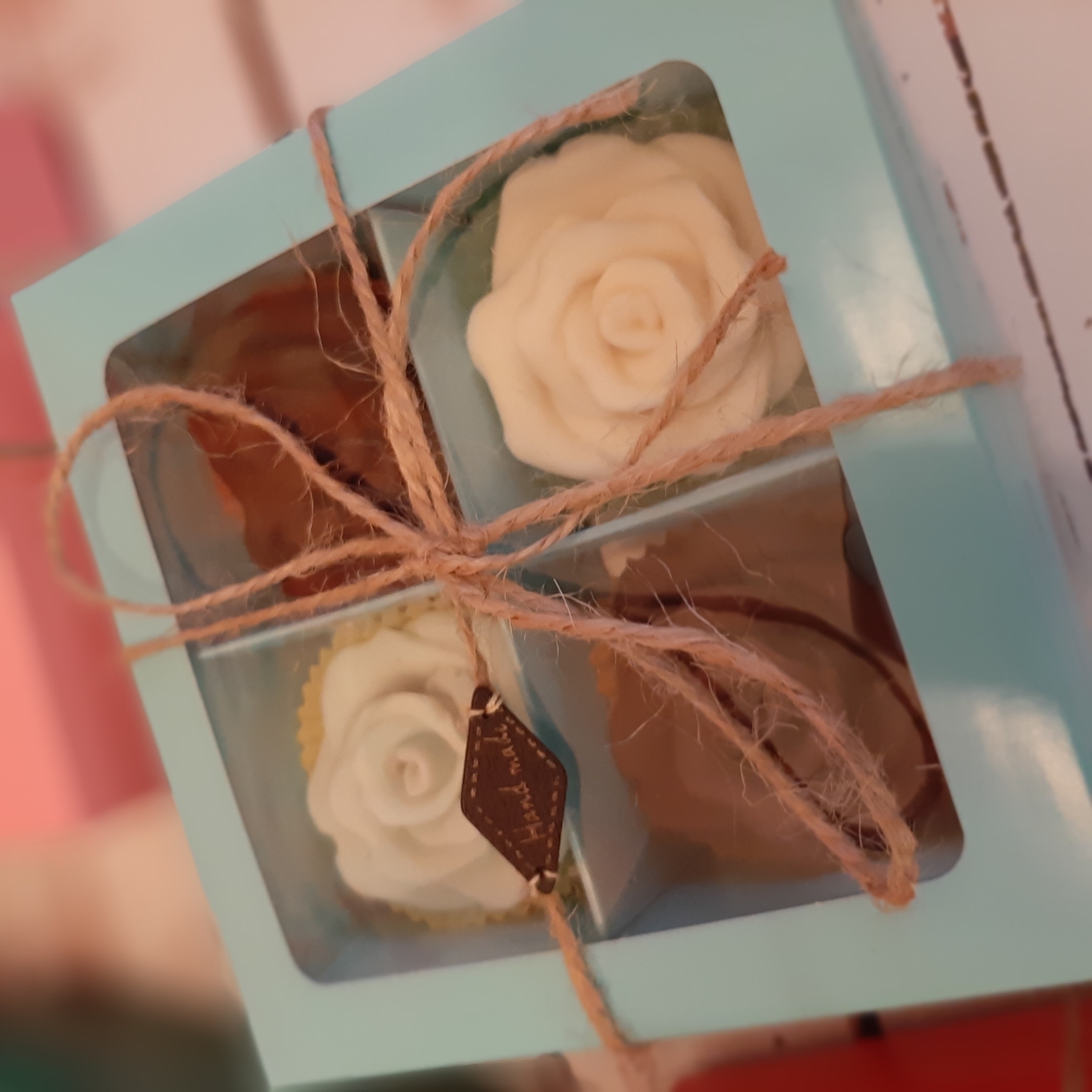 Фотография покупателя товара Коробка для конфет, с окном, изумрудная, 12,5 х 12,5 х 3,5 см - Фото 22
