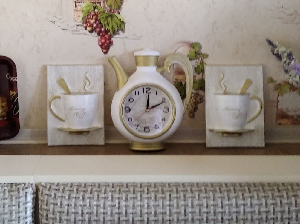 Фотография покупателя товара Часы настенные интерьерные для кухни "Сангино", бесшумные, 26.5 х 24 см, d-13 см, белые, АА - Фото 9