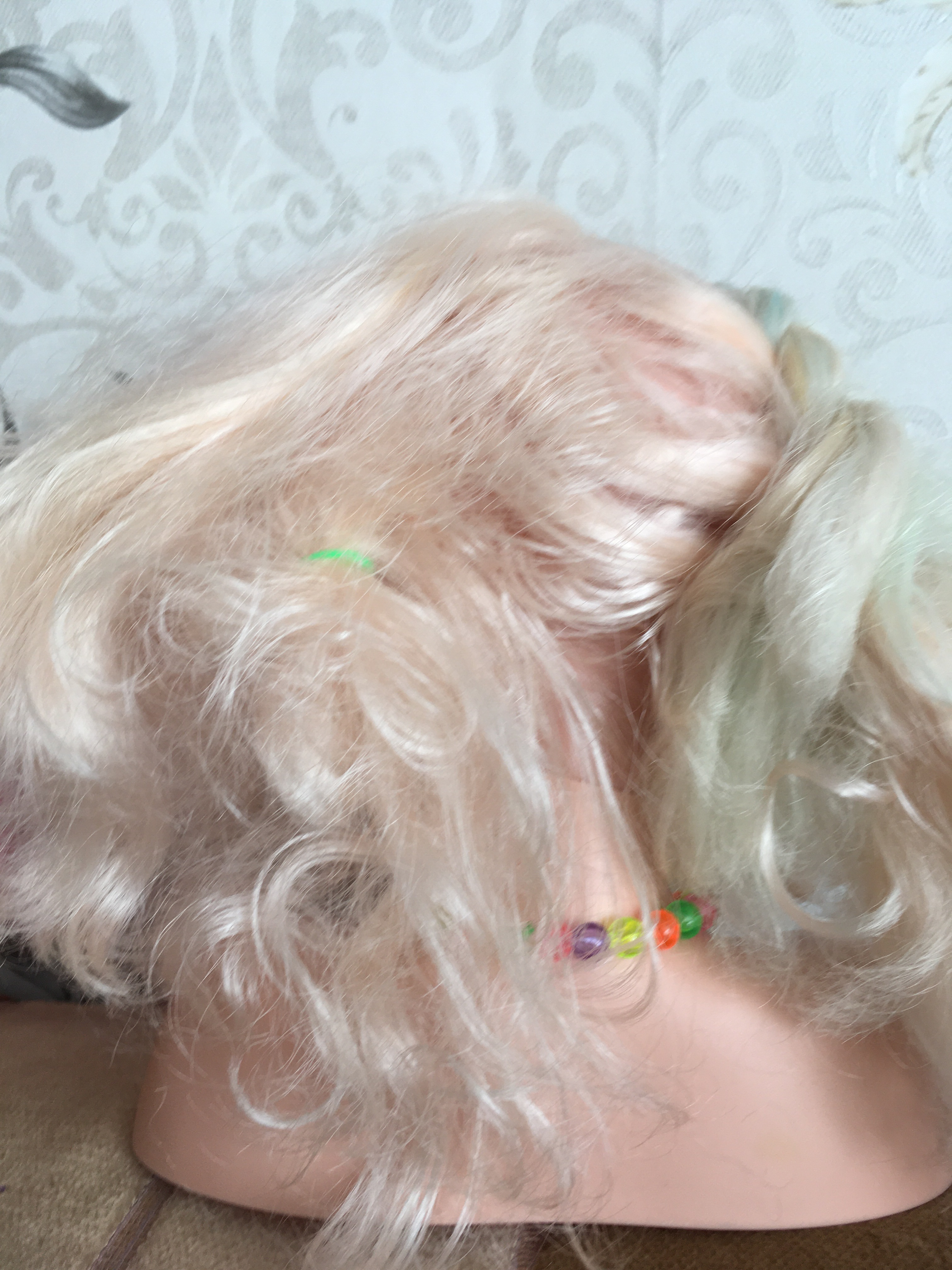 Фотография покупателя товара Кукла манекен для создания причёсок «Белоснежка», с накладными прядями и аксессуарами - Фото 1