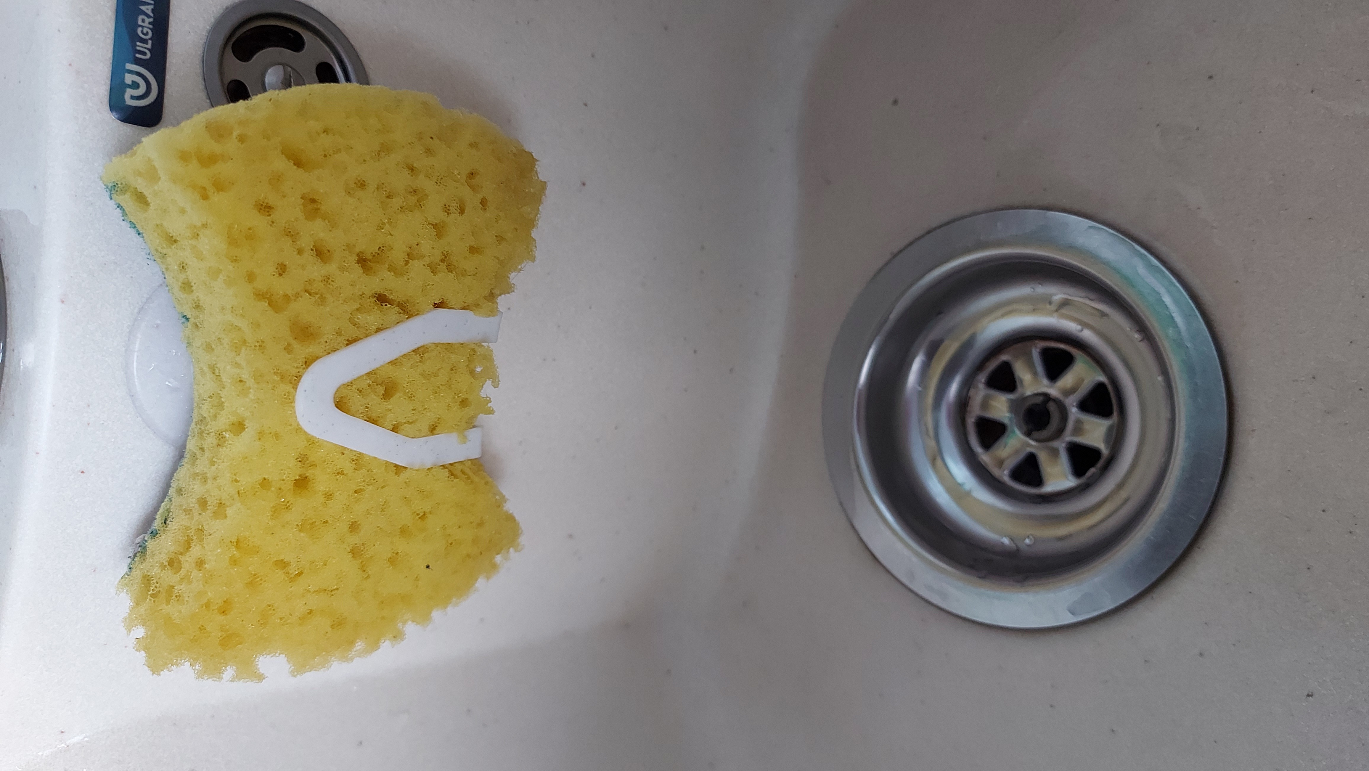 Фотография покупателя товара Губка для мытья посуды с держателем, 11×7×2,5 см - Фото 2