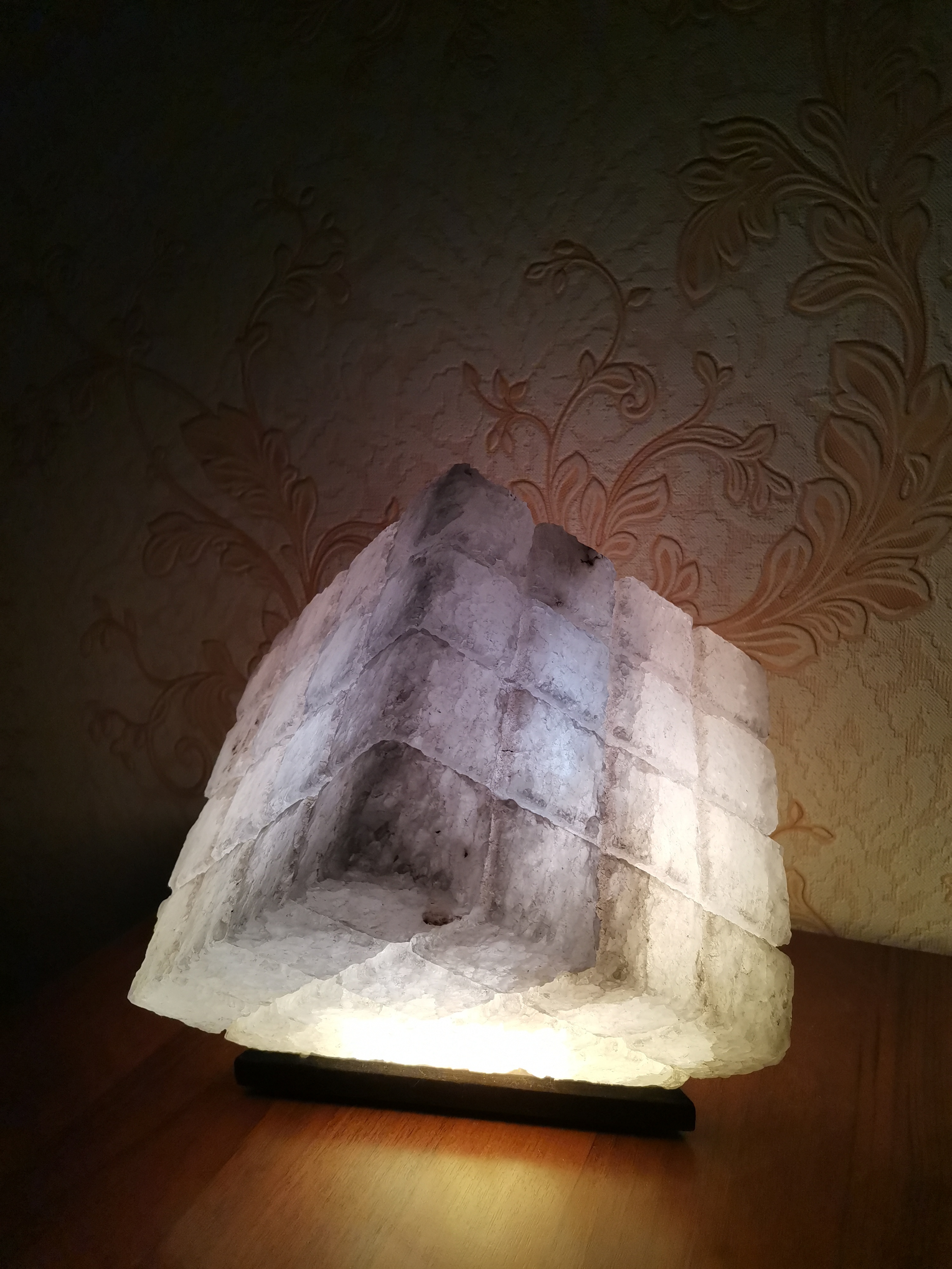 Фотография покупателя товара Соляной светильник "Куб", цельный кристалл, 9-10 кг - Фото 1