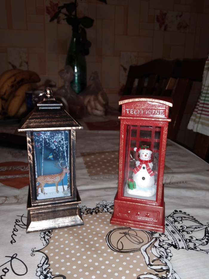 Фотография покупателя товара Светодиодная фигура «Снеговик в телефонной будке» 5.3 × 12 × 5.3 см, пластик, батарейки AG13х3, свечение тёплое белое - Фото 2