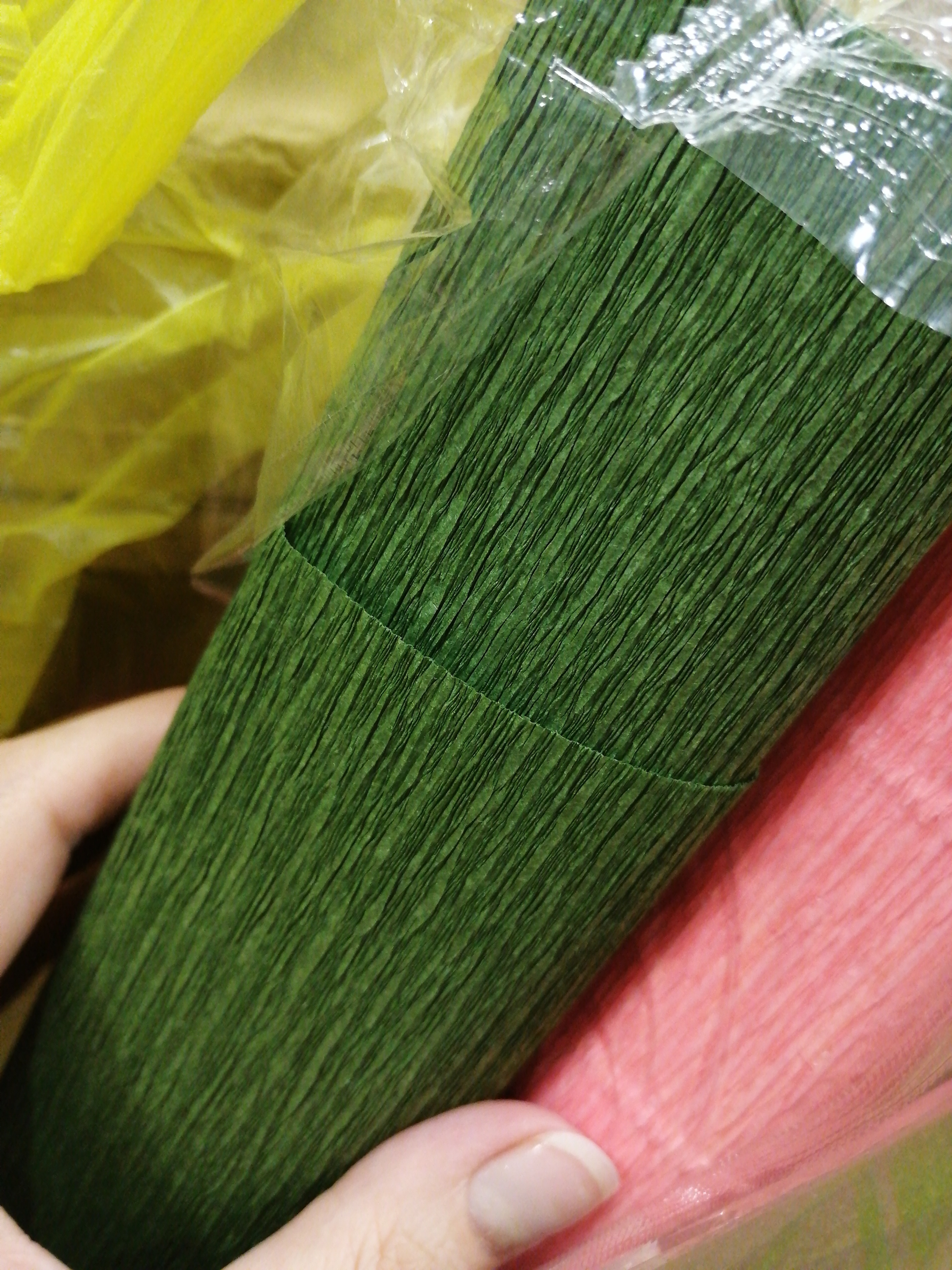 Фотография покупателя товара Бумага креп, простой, цвет зелёный, 0,5 х 2,5 м - Фото 5