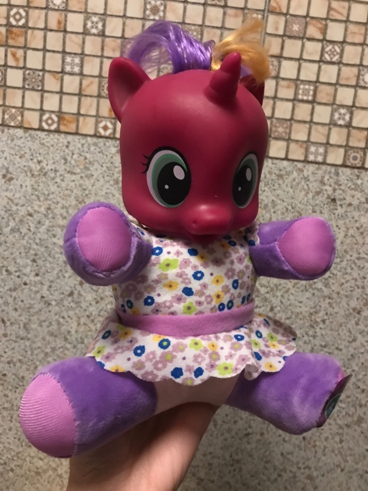 Фотография покупателя товара Интерактивная игрушка «Любимая пони» с аксессуарами, свет, звук, цвет фиолетовый