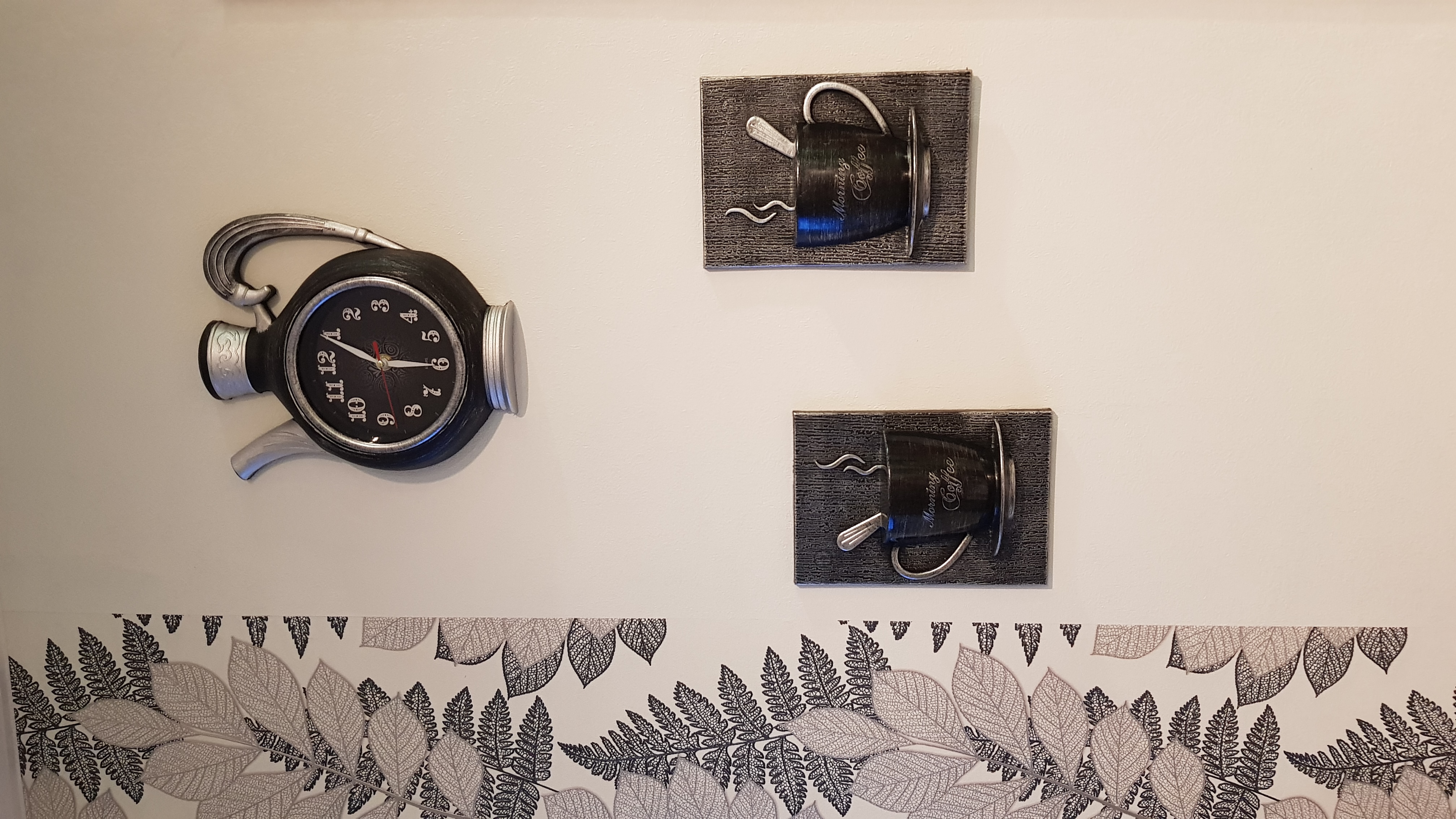 Фотография покупателя товара Часы настенные интерьерные для кухни "Сангино", бесшумные, 26.5 х 24 см, черное серебро, АА