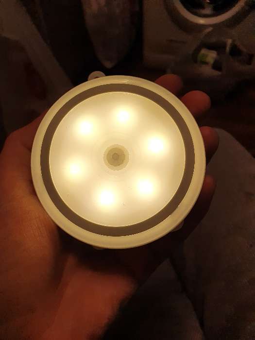 Фотография покупателя товара Светильник светодиодный с датчиком движения, 6LED, 2,5 Вт, от батареек 3*AAA, 3000К, т-белый - Фото 10