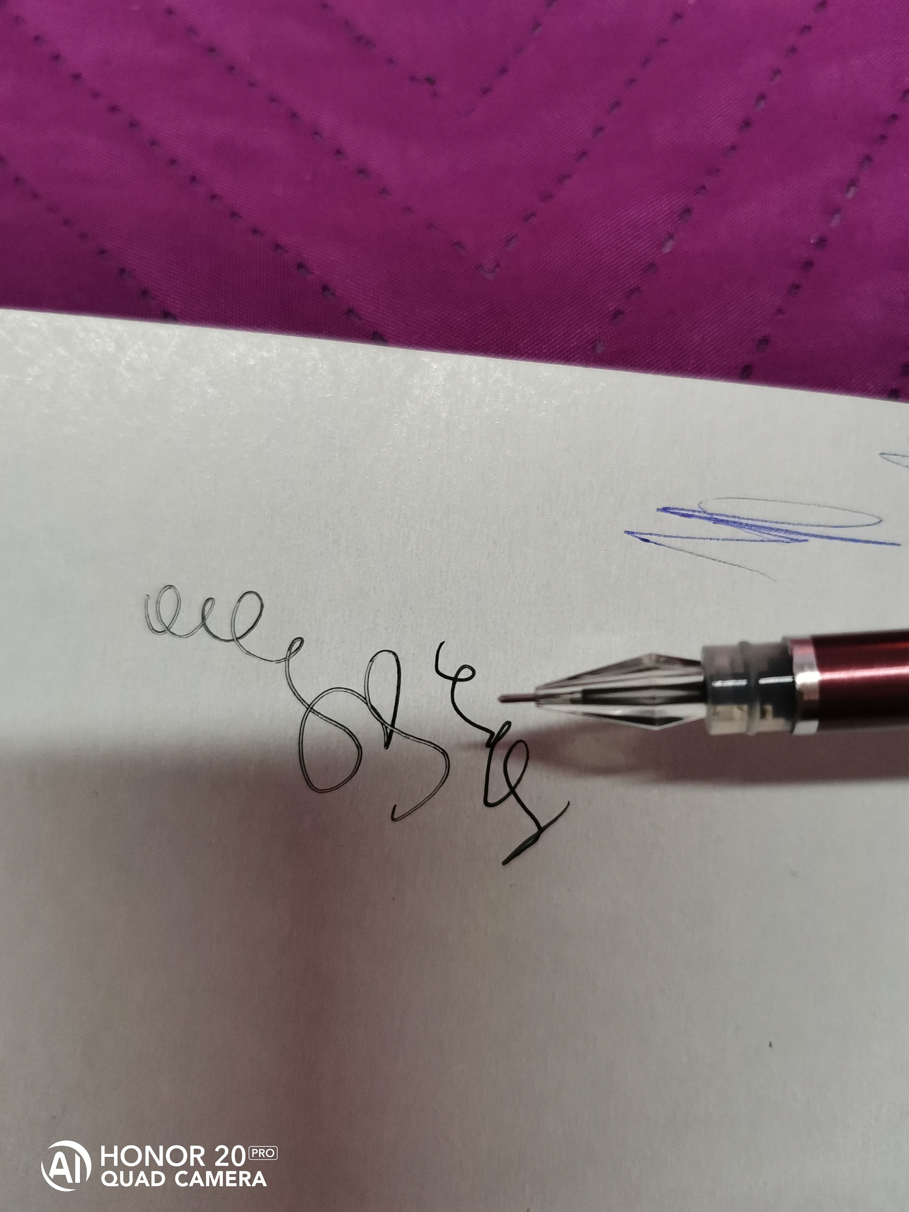 Фотография покупателя товара Ручка гелевая, 0.5 мм, чёрный, корпус бордовый, бесстержневая, игольчатый пишущий узел, "Кристалл"