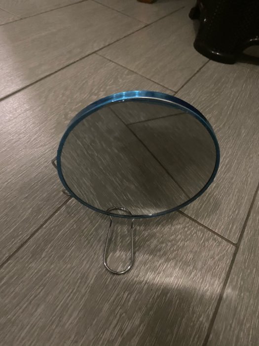 Фотография покупателя товара Зеркало складное-подвесное «Круг», двустороннее, с увеличением, d зеркальной поверхности 9 см, цвет серебристый - Фото 5