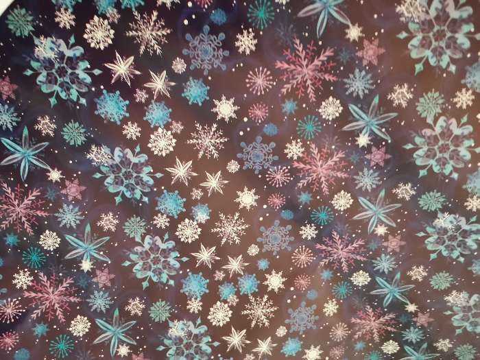 Фотография покупателя товара Бумага упаковочная глянцевая «Синие снежинки», 70 × 100 см - Фото 1