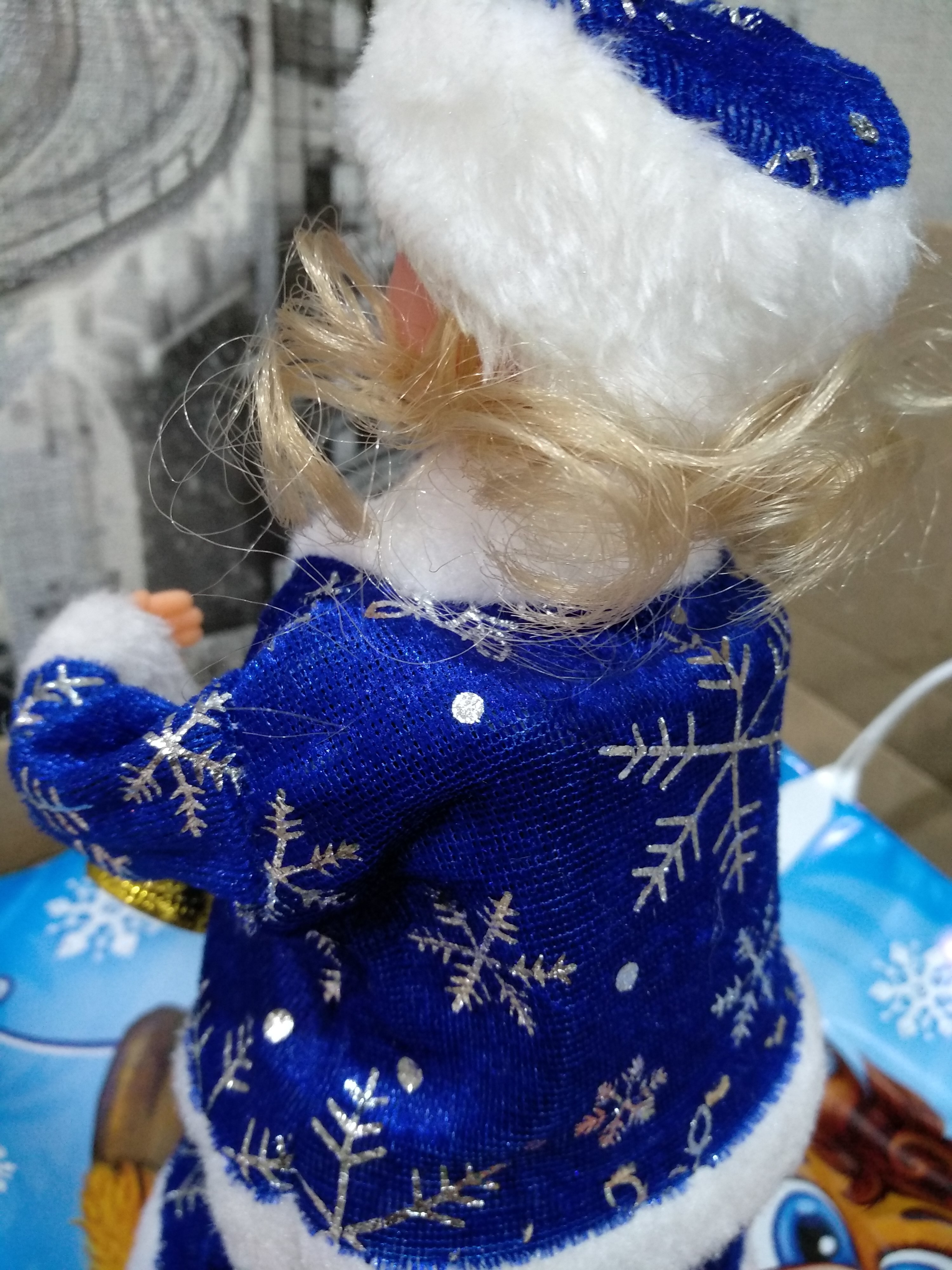 Фотография покупателя товара Снегурочка с фонарем, двойная синяя шубка, с подсветкой, двигается, без музыки - Фото 3