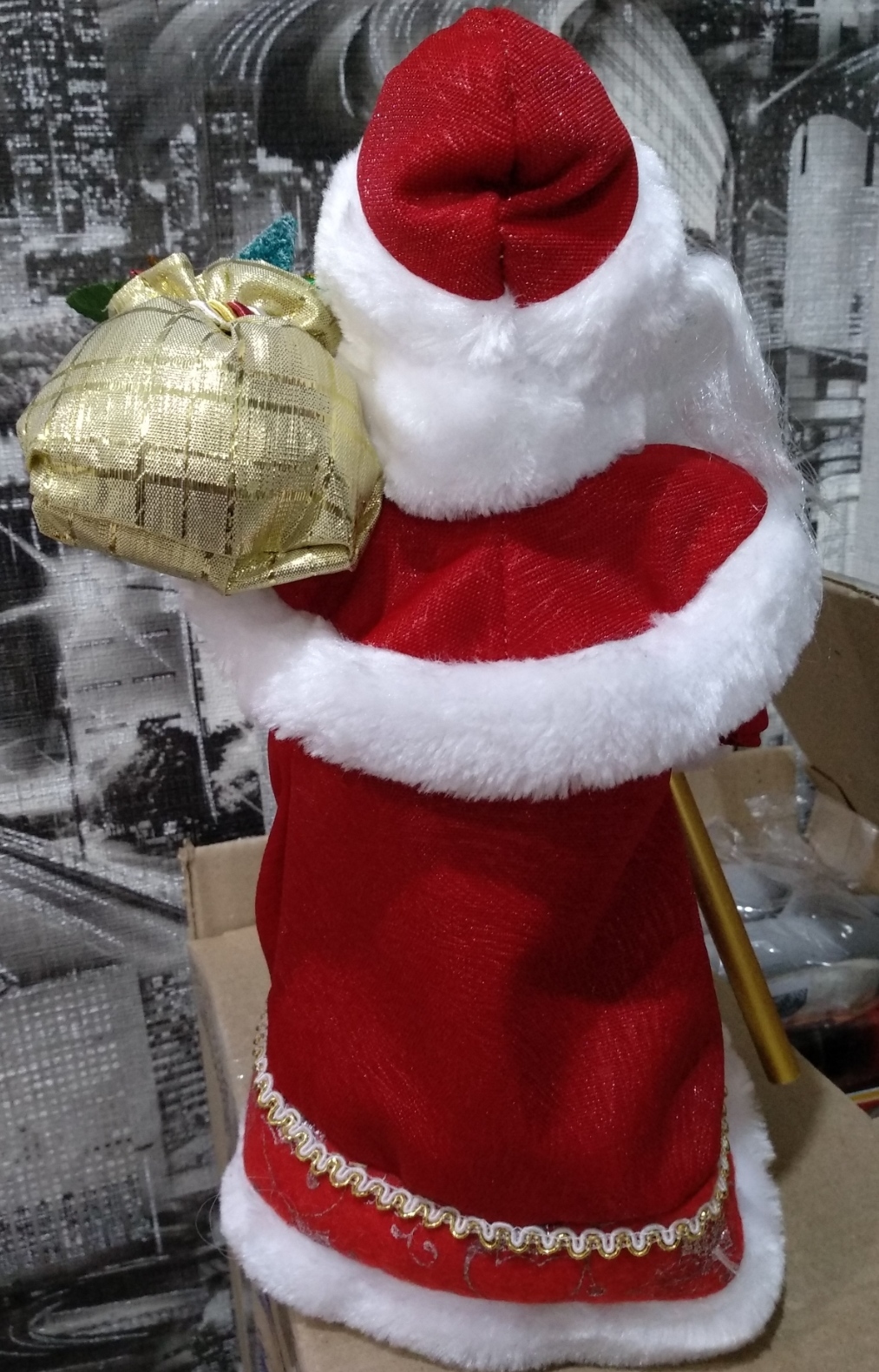Фотография покупателя товара Дед Мороз "В красной шубе, с посохом" 27 см - Фото 5