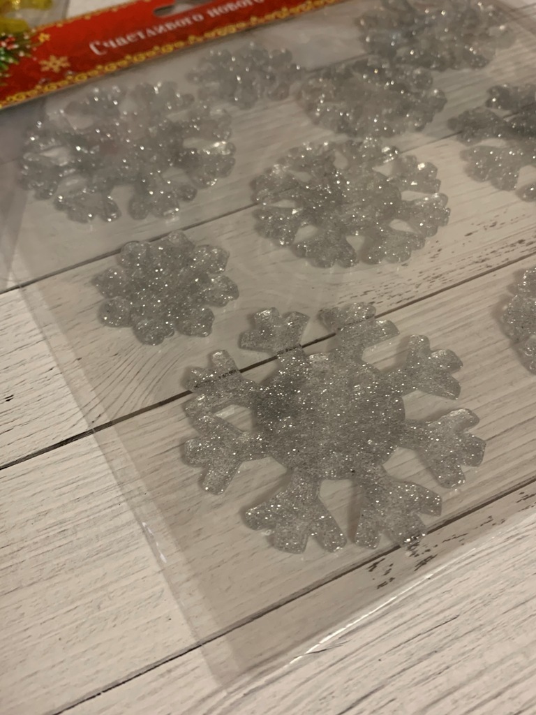 Фотография покупателя товара Наклейка на стекло "Серебристая снежинка" (набор 9 шт) 18,5х18,5 см - Фото 8