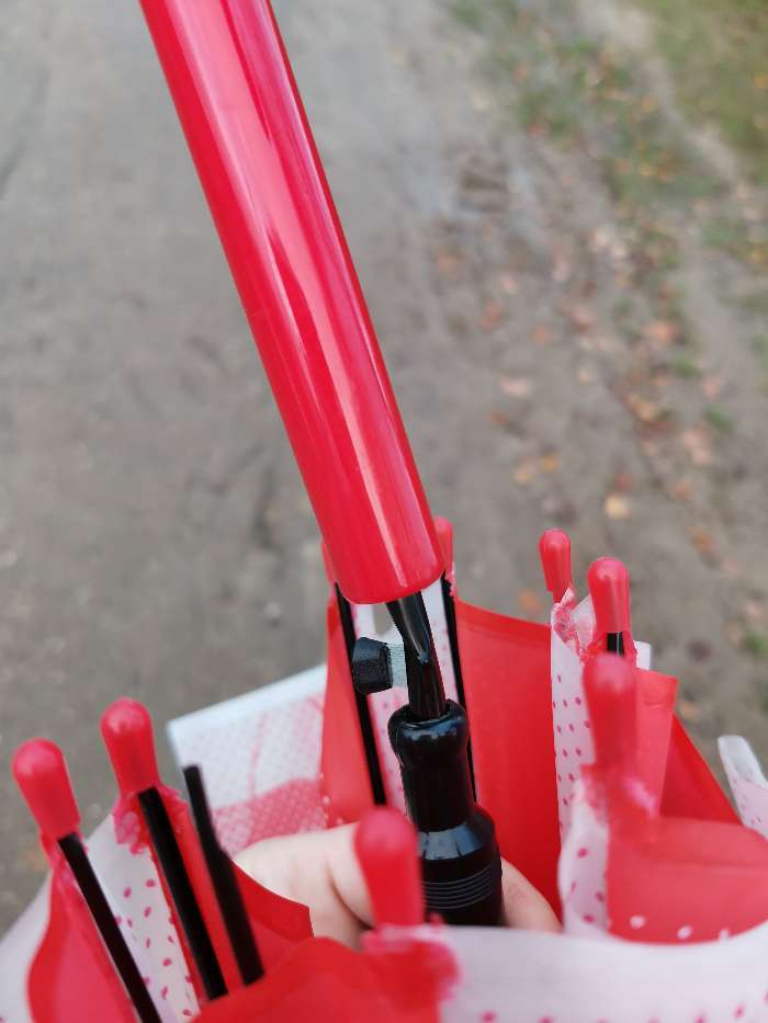 Фотография покупателя товара Зонт - трость полуавтоматический «Цветы», 8 спиц, R = 55 см, цвет красный - Фото 1