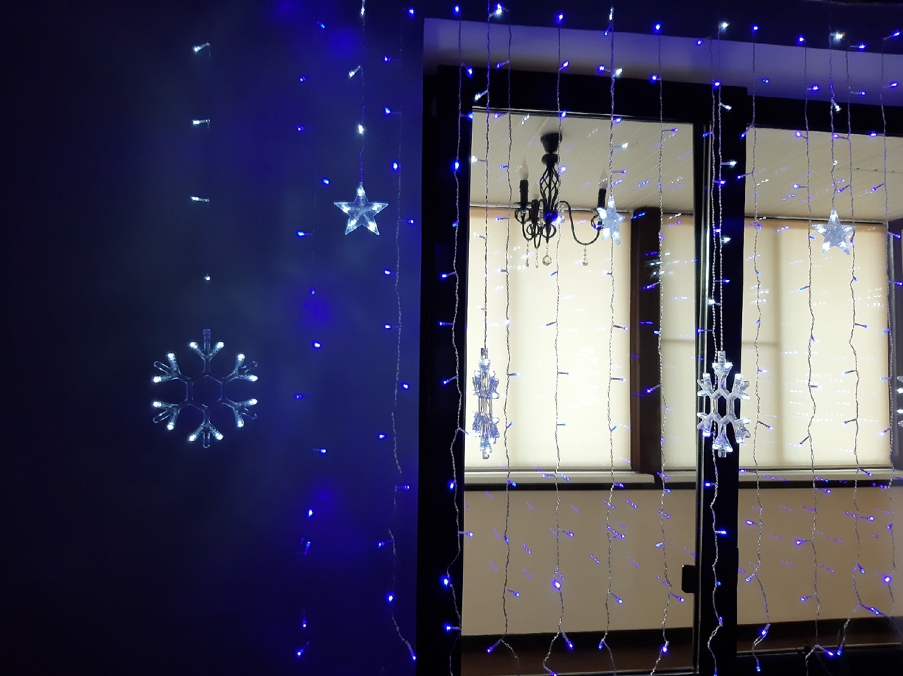 Фотография покупателя товара Гирлянда «Бахрома» 2.4 × 0.9 м с насадками «Звёзды», IP20, прозрачная нить, 138 LED, свечение белое, 8 режимов, 220 В - Фото 69