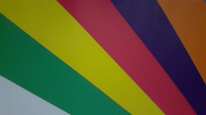 Фотография покупателя товара Картон цветной, А4, 16 листов, 8 цветов, мелованный, односторонний, в папке, 220 г/м², Смешарики - Фото 3