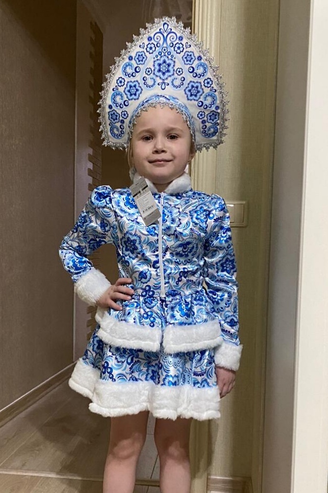 Фотография покупателя товара Карнавальный костюм «Снегурочка», бело-голубые узоры, размер 34, рост 134 см - Фото 11