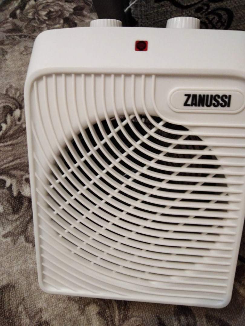 Фотография покупателя товара Тепловентилятор Zanussi ZFH/S-204, напольный, спиральный, 2000 Вт, до 42 м², бело-чёрный - Фото 1