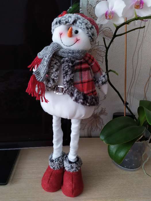 Фотография покупателя товара Мягкая игрушка "Снеговик в шубке - длинные ножки" стоит, 17х56 см, бело-красный - Фото 6