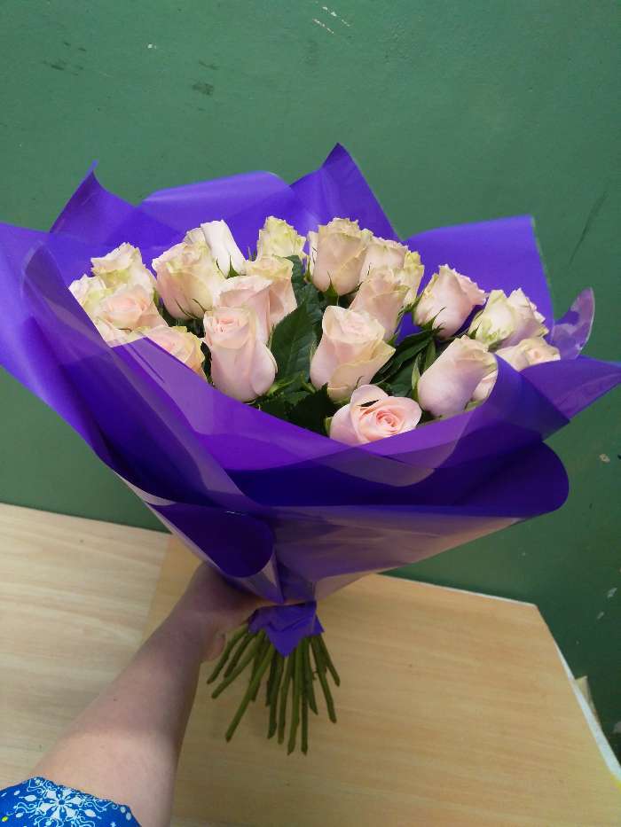 Фотография покупателя товара Пленка для цветов и подарков тонированный лак фиолетовый 0.7 х 8.2 м, 40 мкм - Фото 3