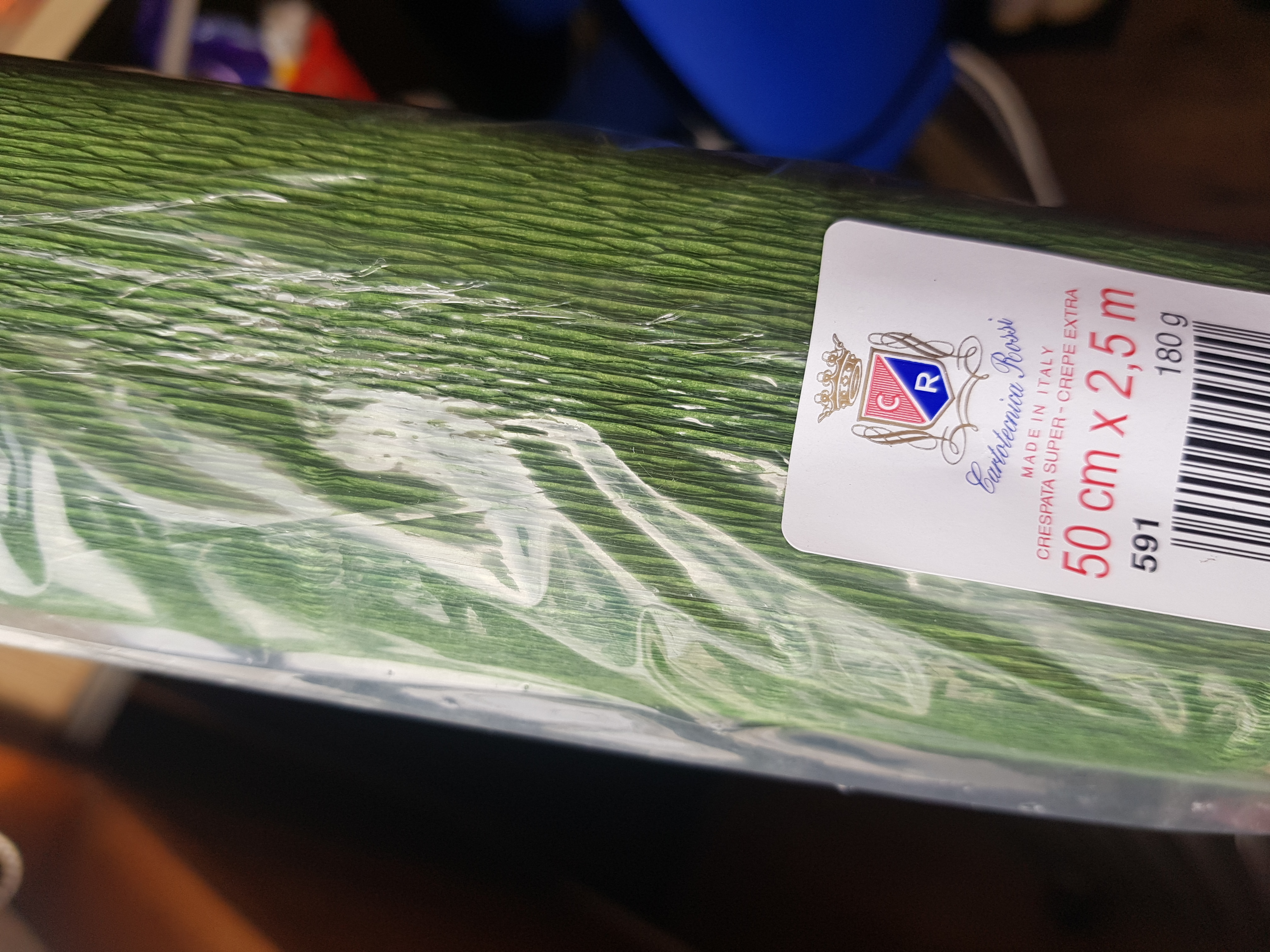 Фотография покупателя товара Бумага для упаковок и поделок, гофрированная, травяная, зеленая, однотонная, двусторонняя, рулон 1 шт., 0,5 х 2,5 м