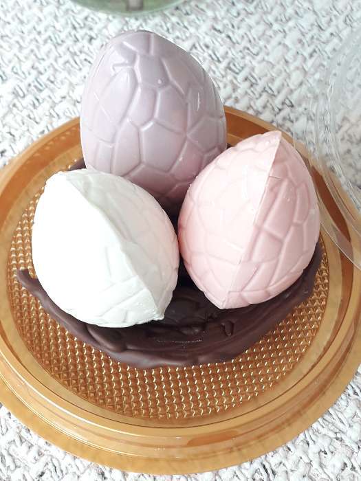 Фотография покупателя товара Форма для шоколада KONFINETTA «Шоколадное яйцо», 27,5×13,5 см, 12 ячеек (3,6×5,7×1,5 см) - Фото 5