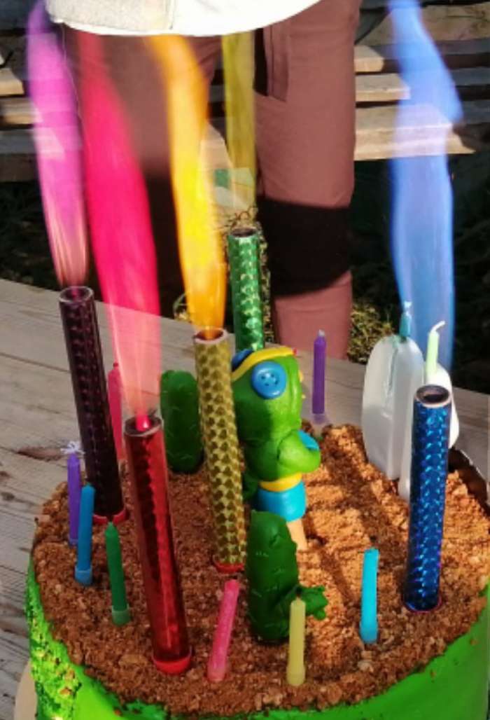 Фотография покупателя товара Свечи фонтаны для торта "Радужные искры" 10 см, 30 секунд, цветное пламя, 4 шт - Фото 3