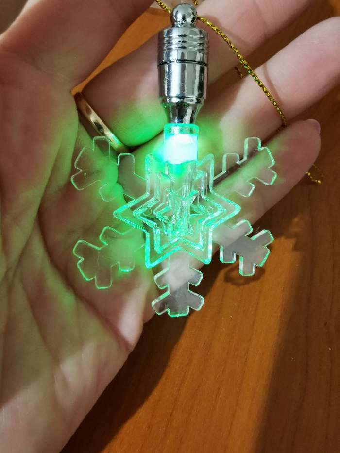 Фотография покупателя товара Подвеска световая "Снежинка малая" 7см., (батарейки в комплекте) 1 LED, RGB