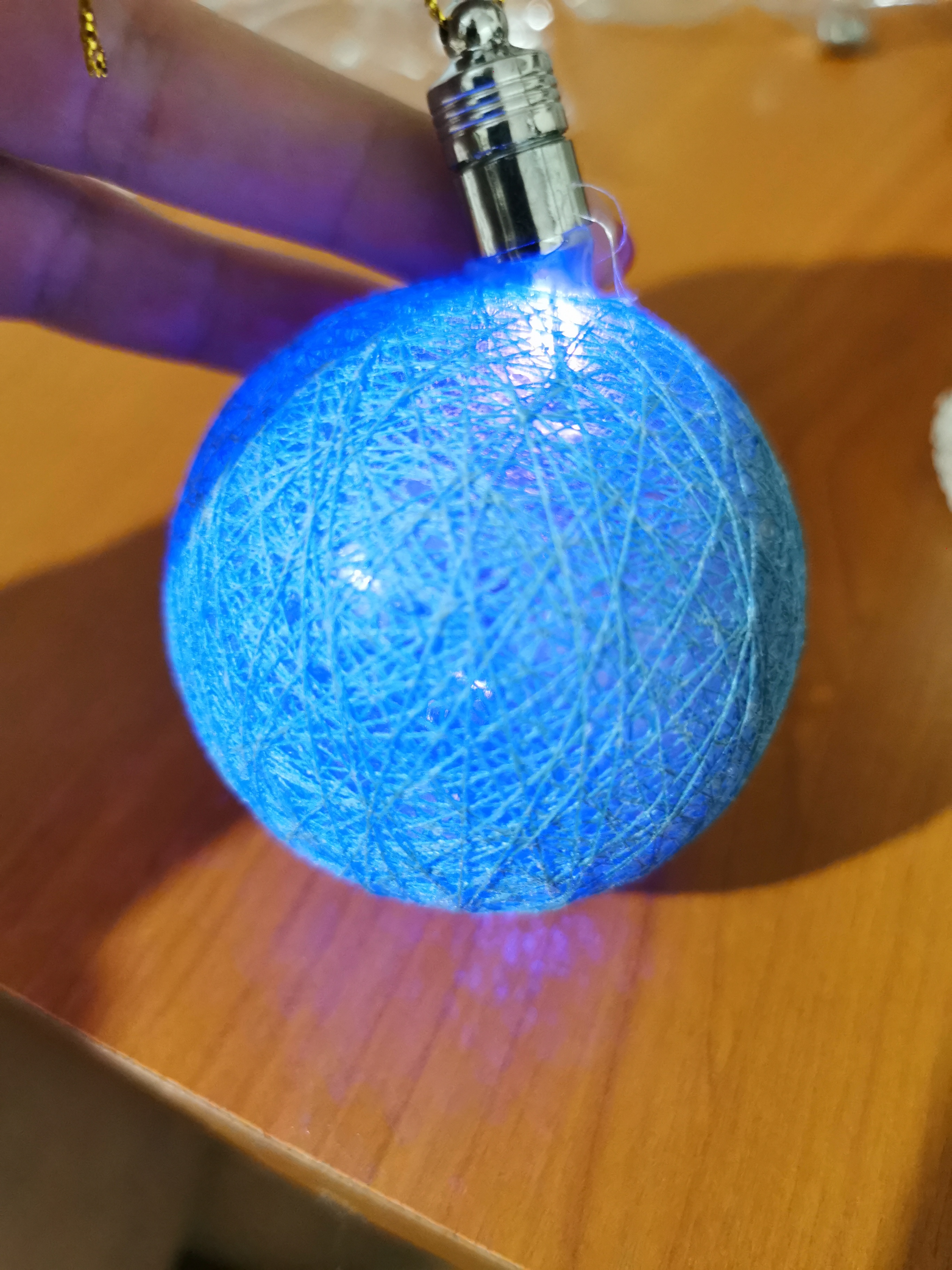 Фотография покупателя товара Игрушка световая "Елочный шар" (батарейки в комплекте) 6 см, 1 LED, RGB, СИНИЙ - Фото 2