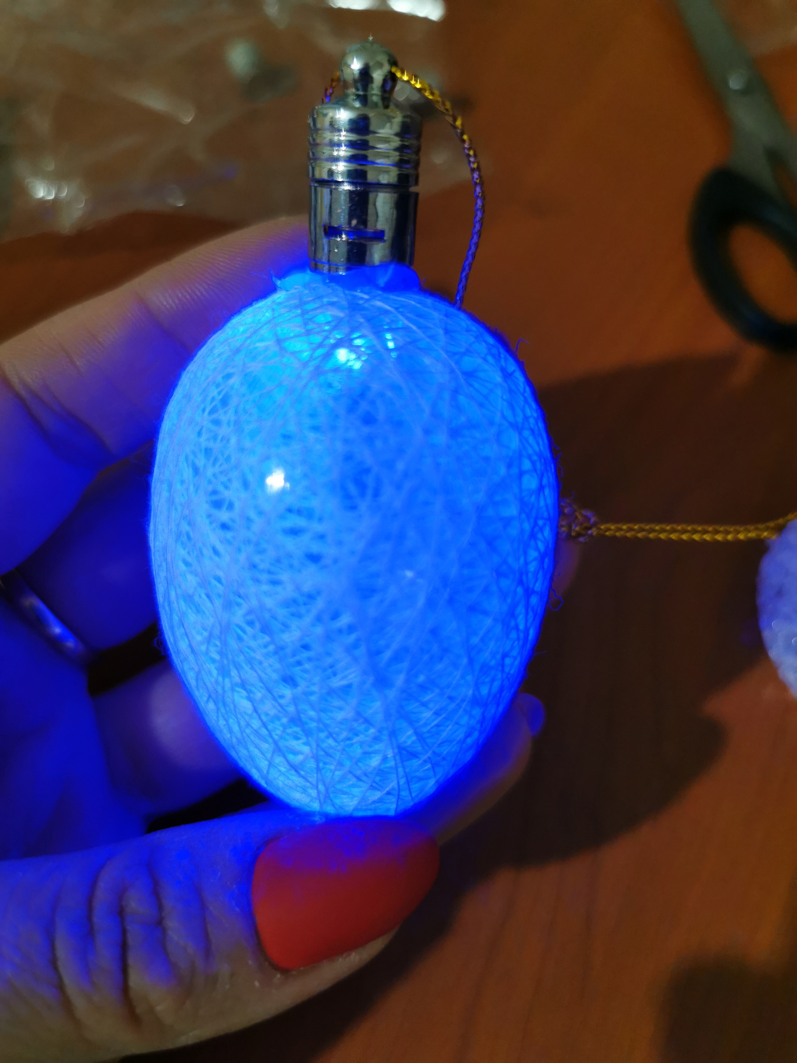 Фотография покупателя товара Игрушка световая "Шишка на елку" (батарейки в комплекте) 6 см, 1 LED, RGB, БЕЛЫЙ - Фото 3