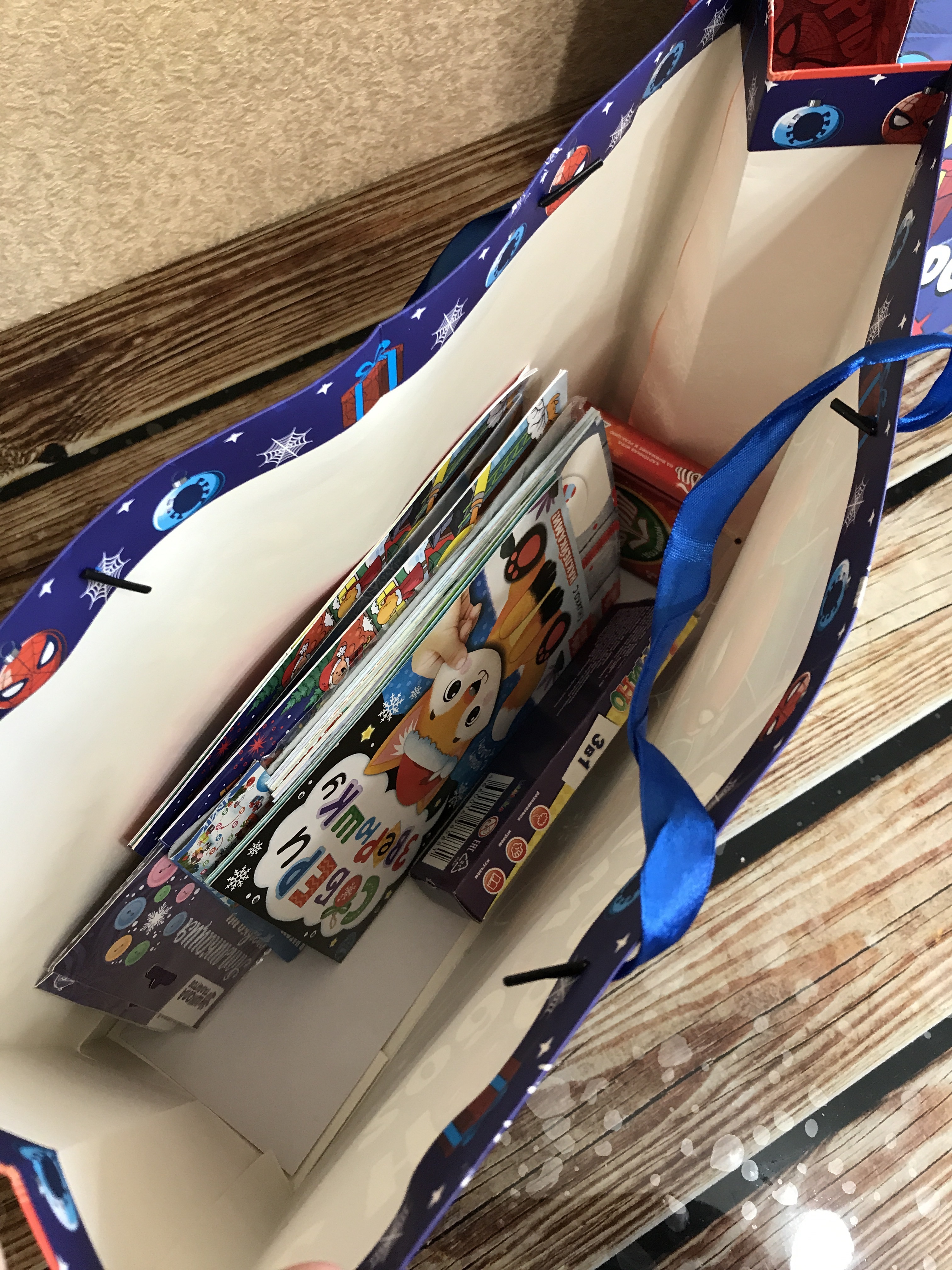 Фотография покупателя товара Пакет подарочный ламинированный, 40 х 31 х 11 см «С Новым Годом!», Человек-Паук