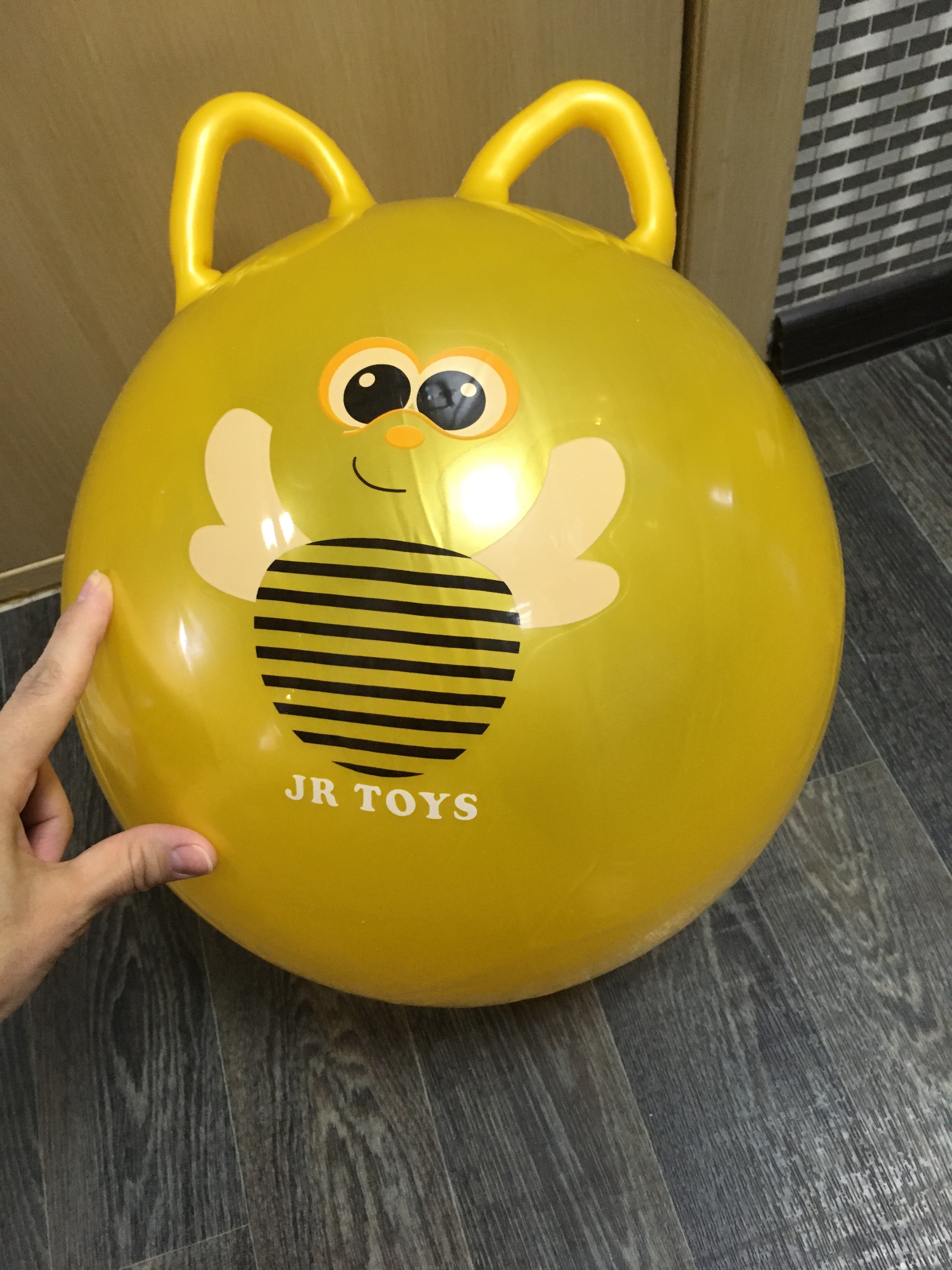 Фотография покупателя товара Мяч-прыгун с ушками «Пчёлка» с ушками, d=45 см, 380 г, цвет жёлтый