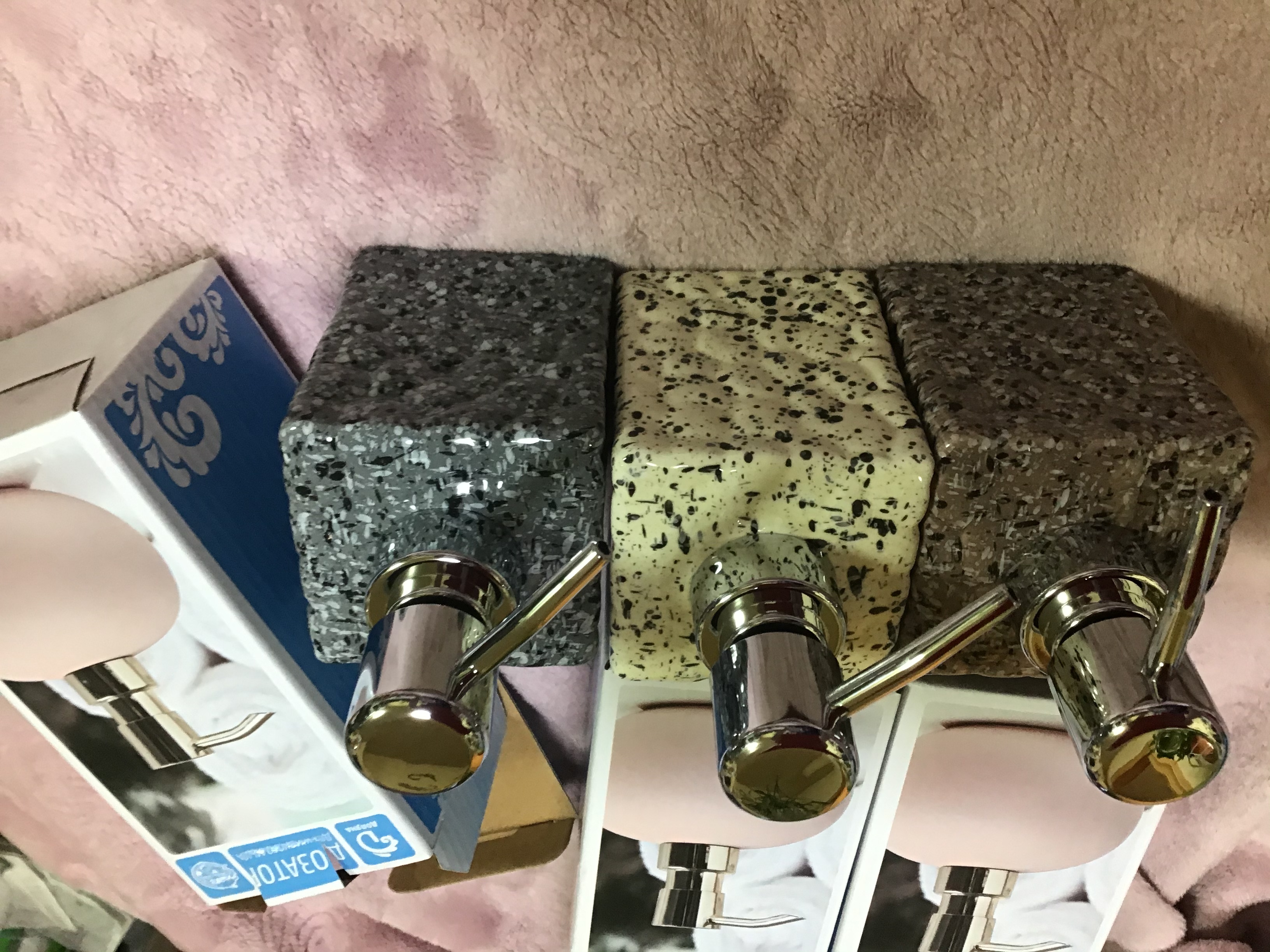 Фотография покупателя товара Дозатор для жидкого мыла Доляна «Гранит», 400 мл, цвет серый - Фото 3