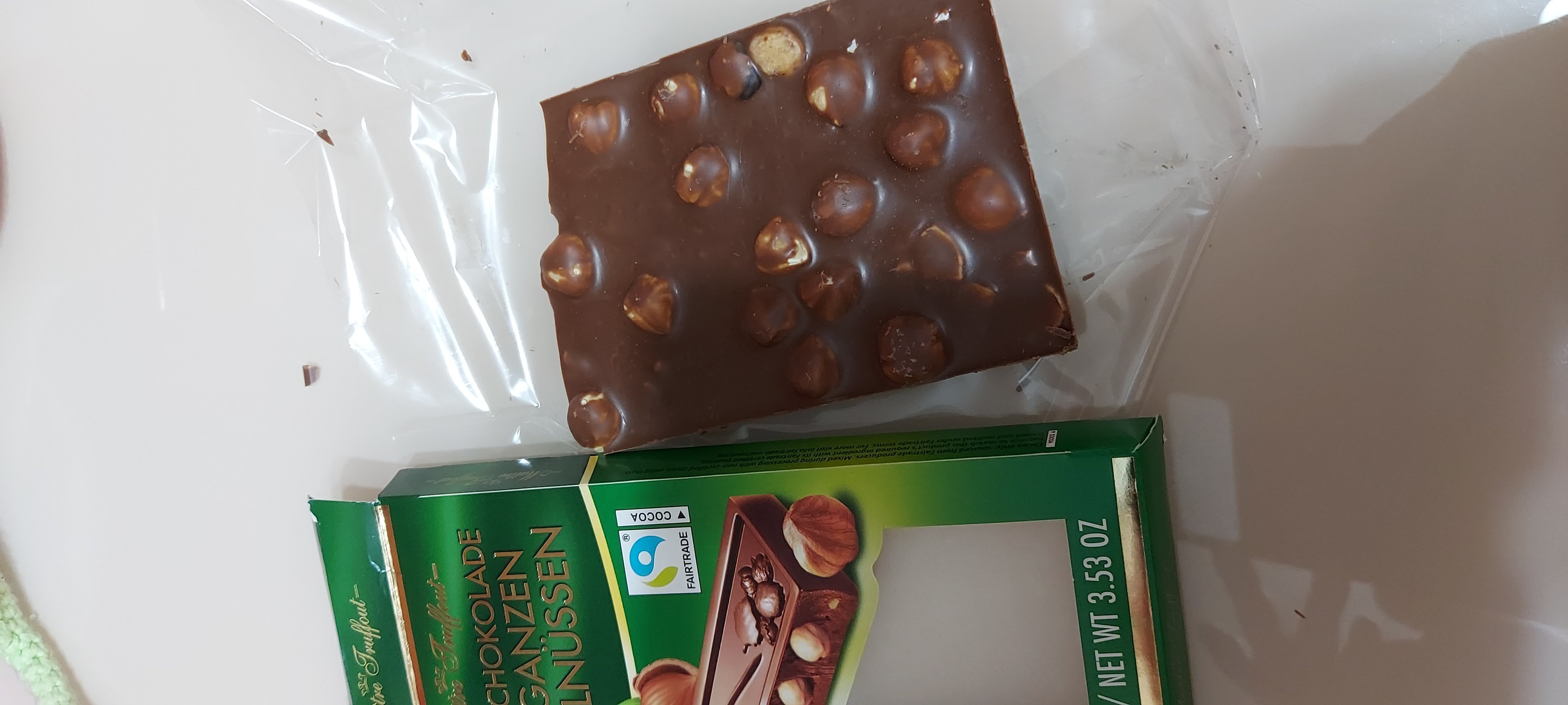 Фотография покупателя товара (комплектующие) Шоколад молочный Maitre Truffout с цельным фундуком, 100 г - Фото 1
