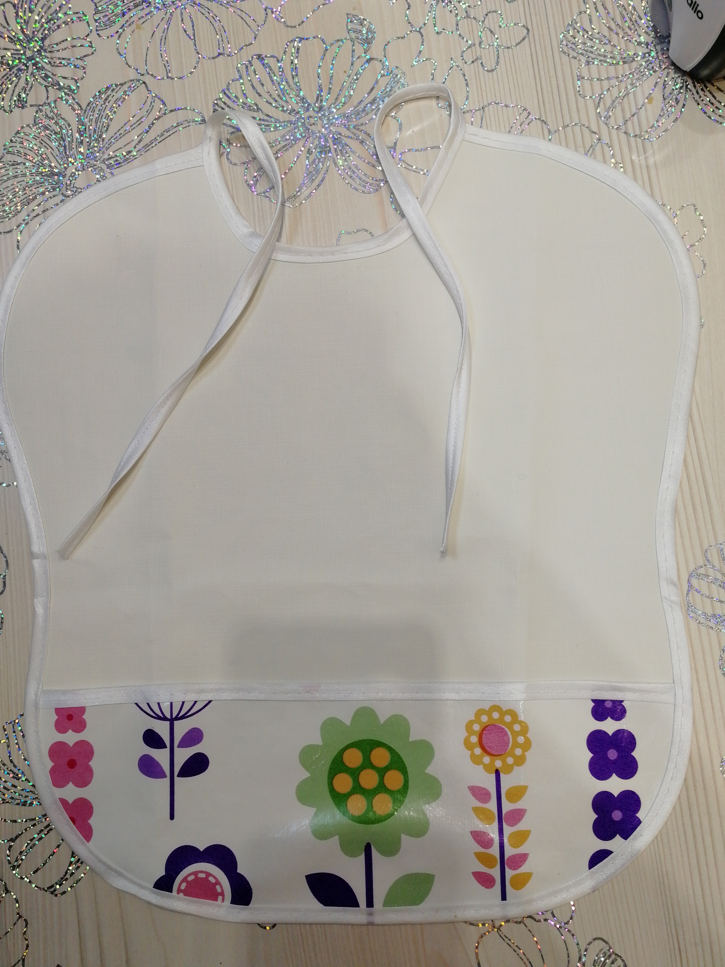 Фотография покупателя товара Нагрудник с карманом, из ткани с ПВХ покрытием, «Цветы», цвет МИКС