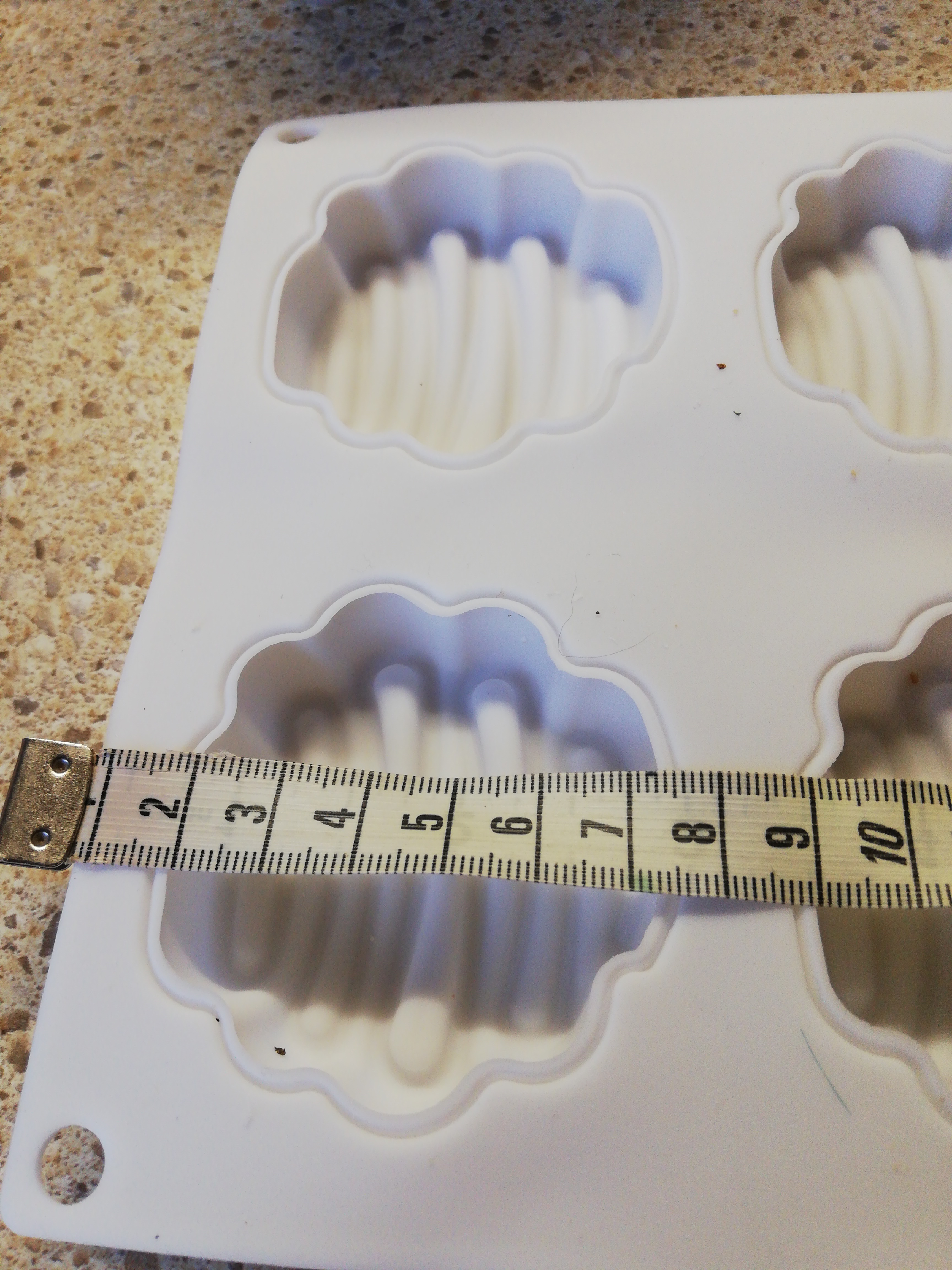 Фотография покупателя товара Форма для муссовых десертов и выпечки Доляна «Куше», силикон, 30×17×1,7 см, 8 ячеек (6×1,5 см), цвет белый