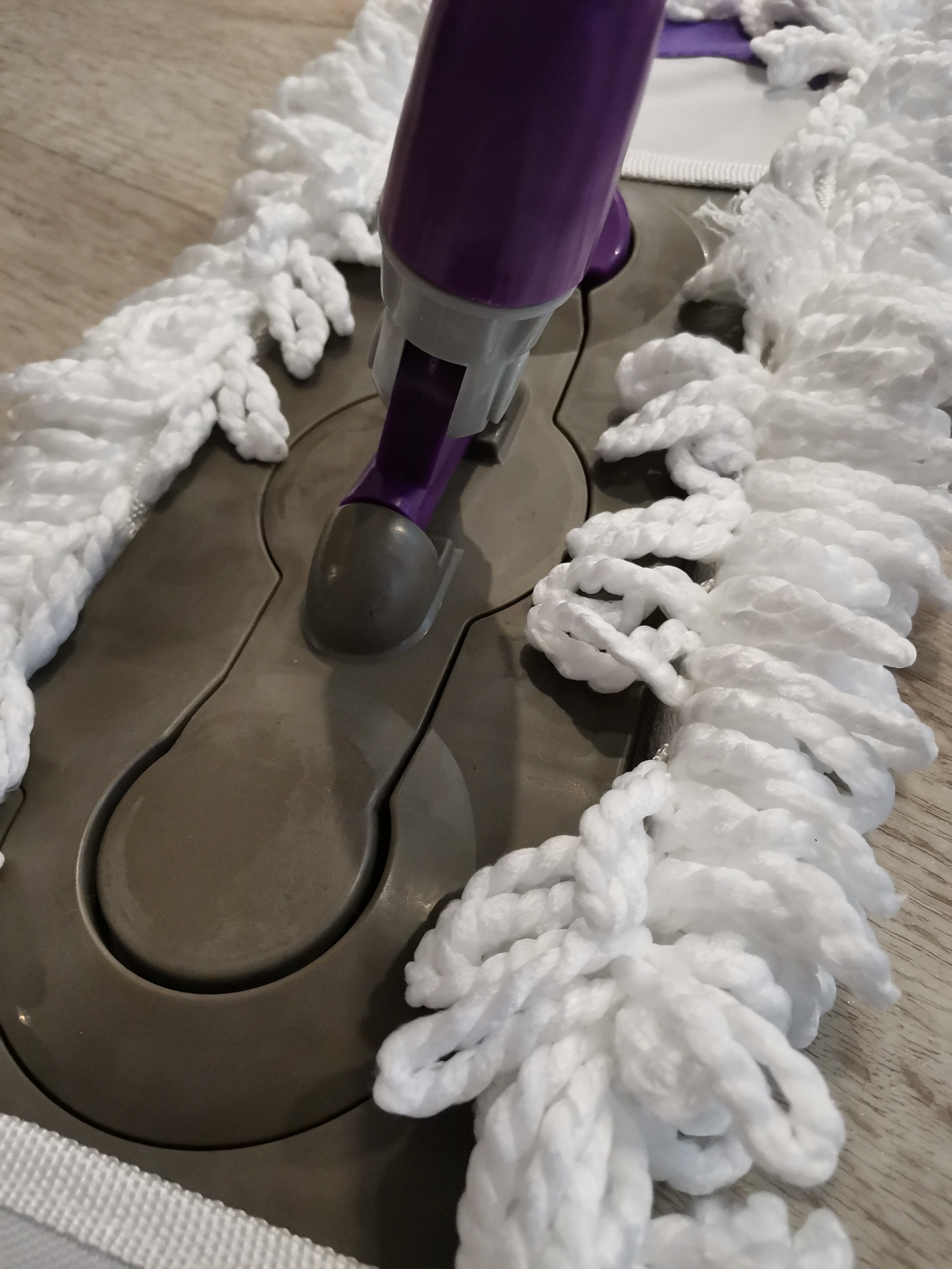 Фотография покупателя товара Швабра для мытья пола плоская Доляна, насадка из микрофибры 55×14 см, телескопическая стальная ручка 80-128 см, цвет МИКС - Фото 1