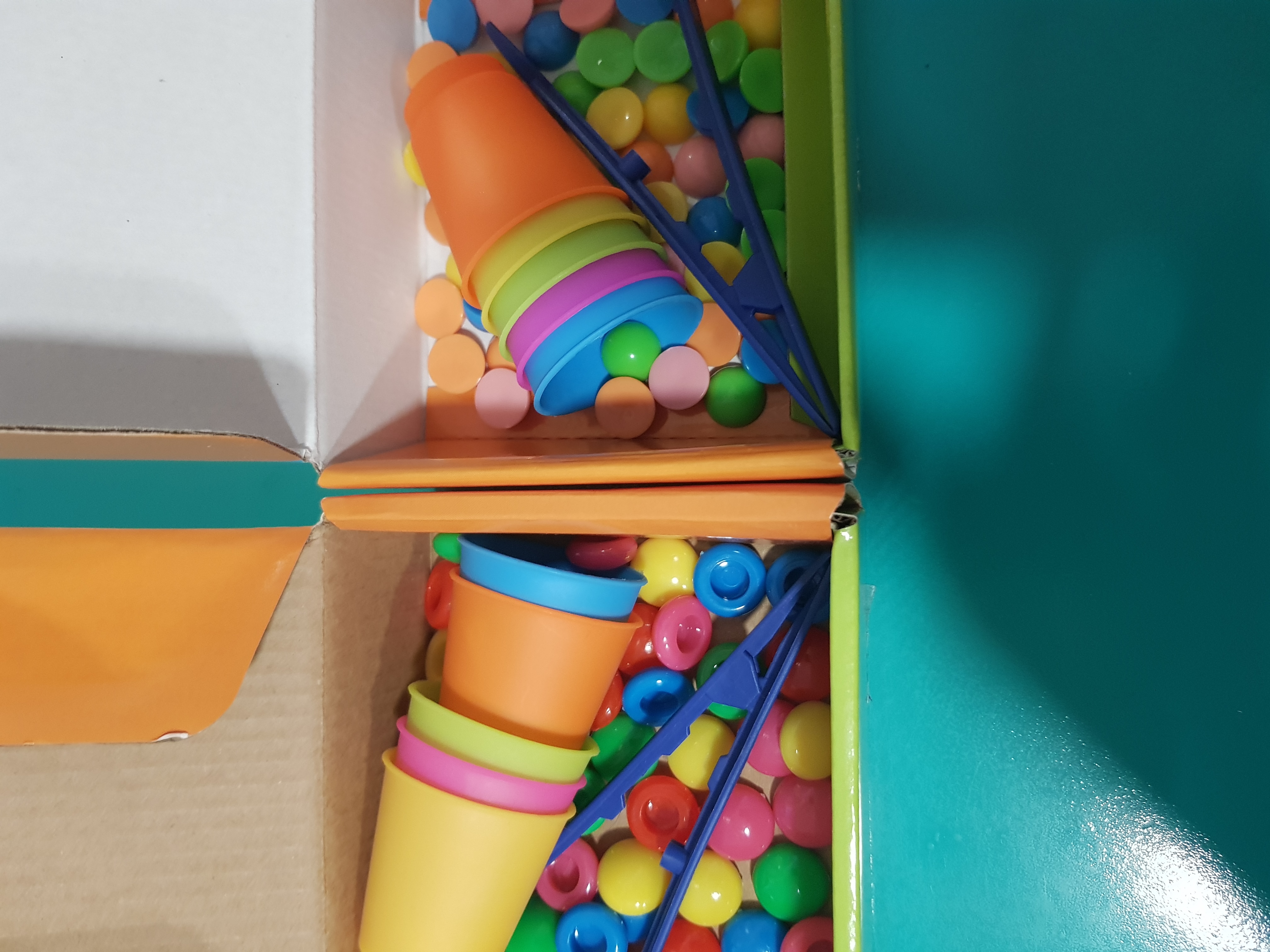 Фотография покупателя товара Набор для сортировки «Сортер-стаканчики: цветные фишечки», с пинцетом, по методике Монтессори - Фото 2